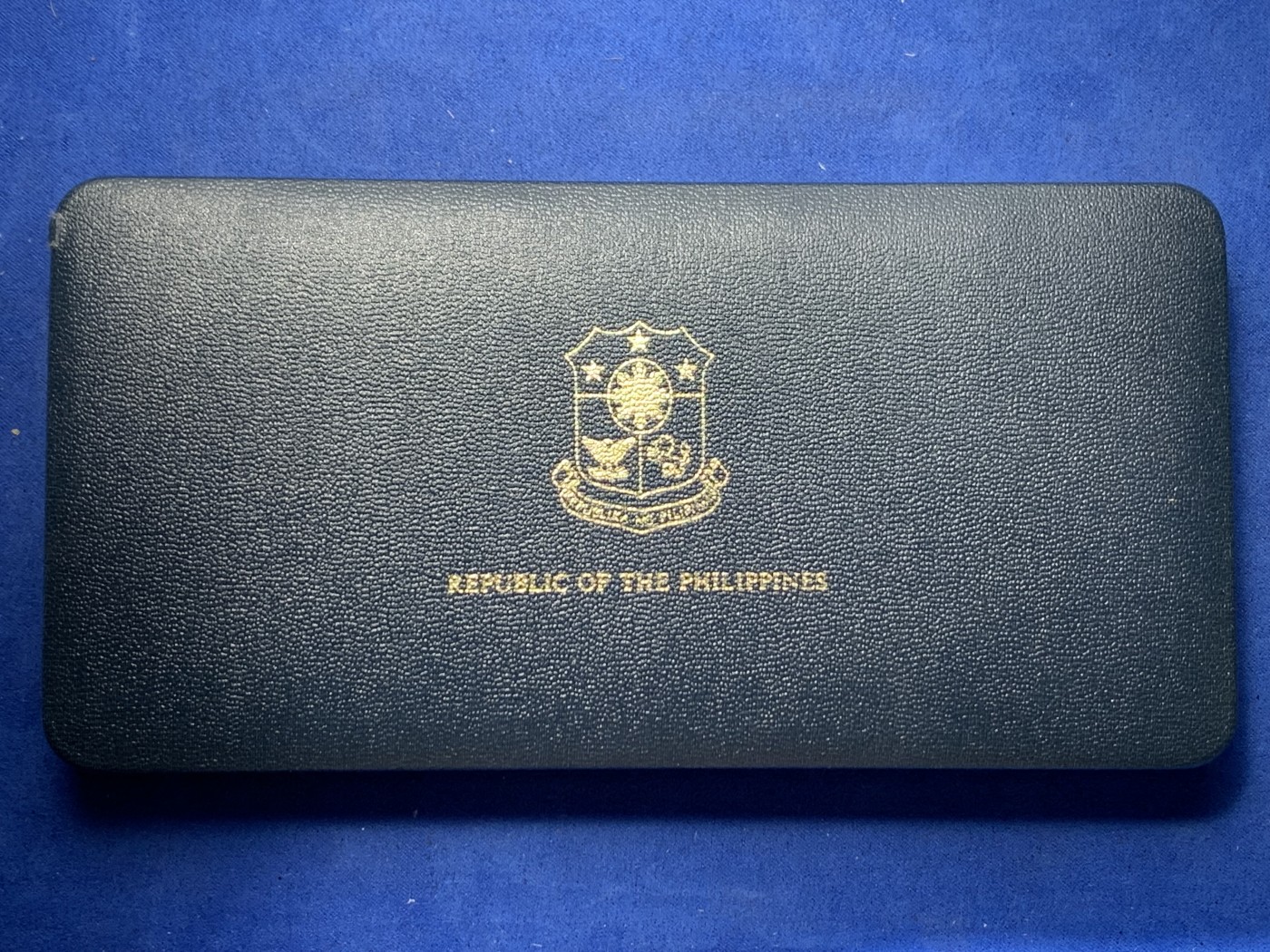 《竞宝斋》第247场-周日，周一 ，周二3场连拍 (全场包邮) 菲律宾 1975 8枚装套币 含2枚大银币 非常少见的品种