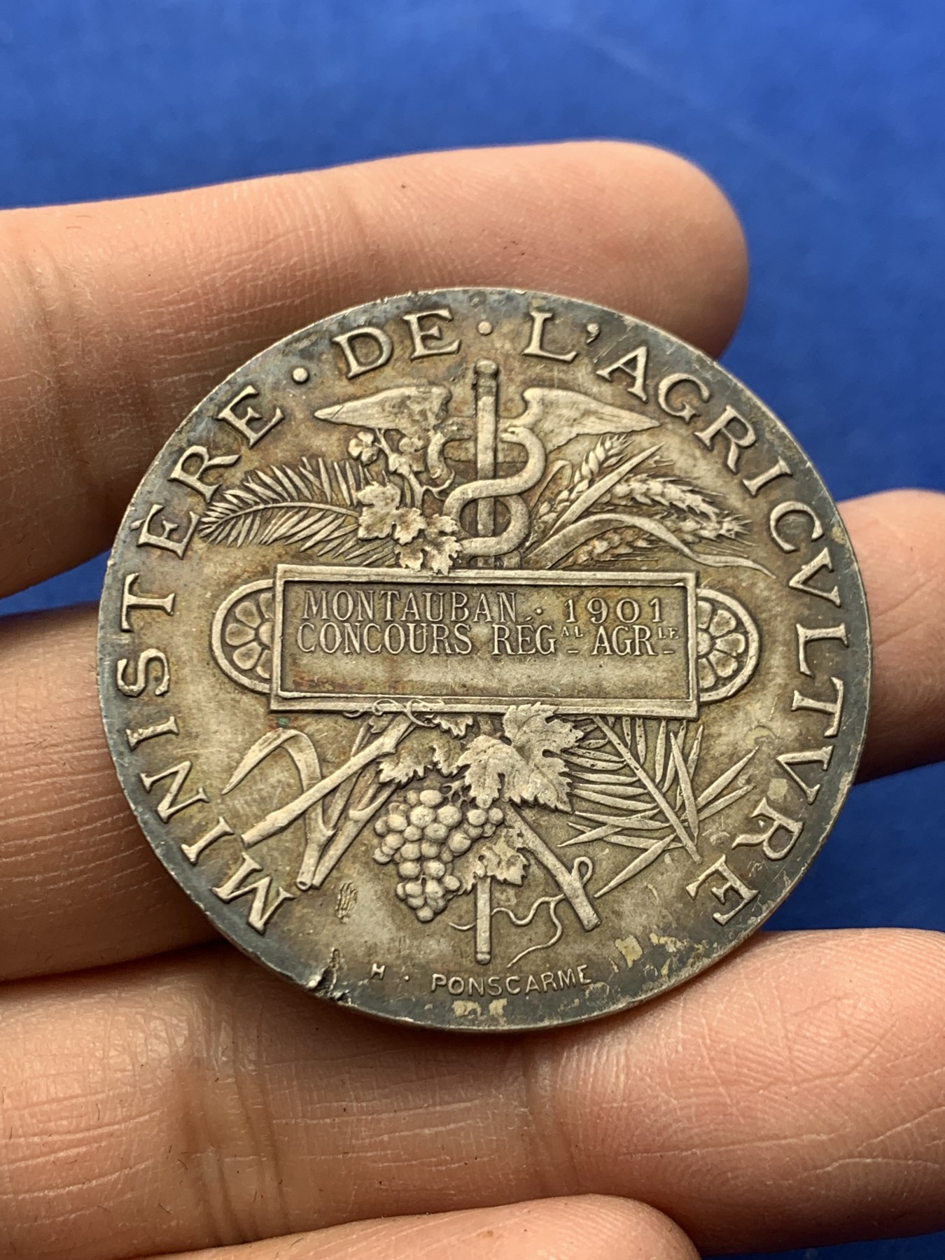 《竞宝斋》第247场-周日，周一 ，周二3场连拍 (全场包邮) 法国 小飞侠 银章 保存的不错 原味 42.2mm 37.8克 丰饶角银标