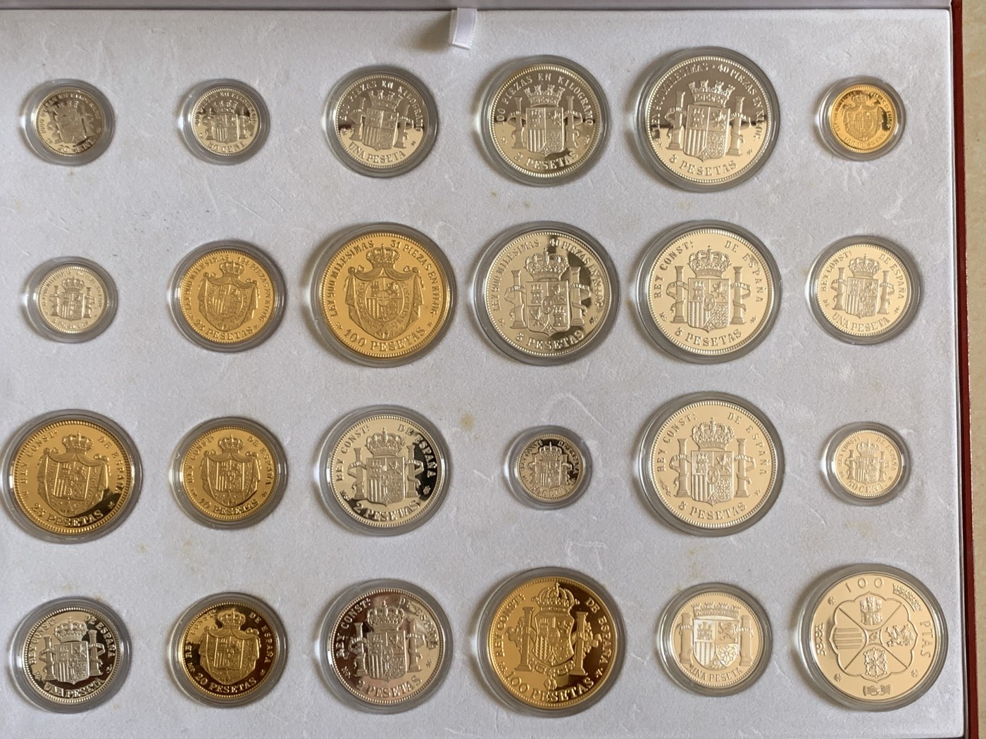 《竞宝斋》第247场-周日，周一 ，周二3场连拍 (全场包邮) 原盒证书 西班牙 纪念比塞塔货币 银章 一共24枚 925银 其中7枚镀金，总重量550克