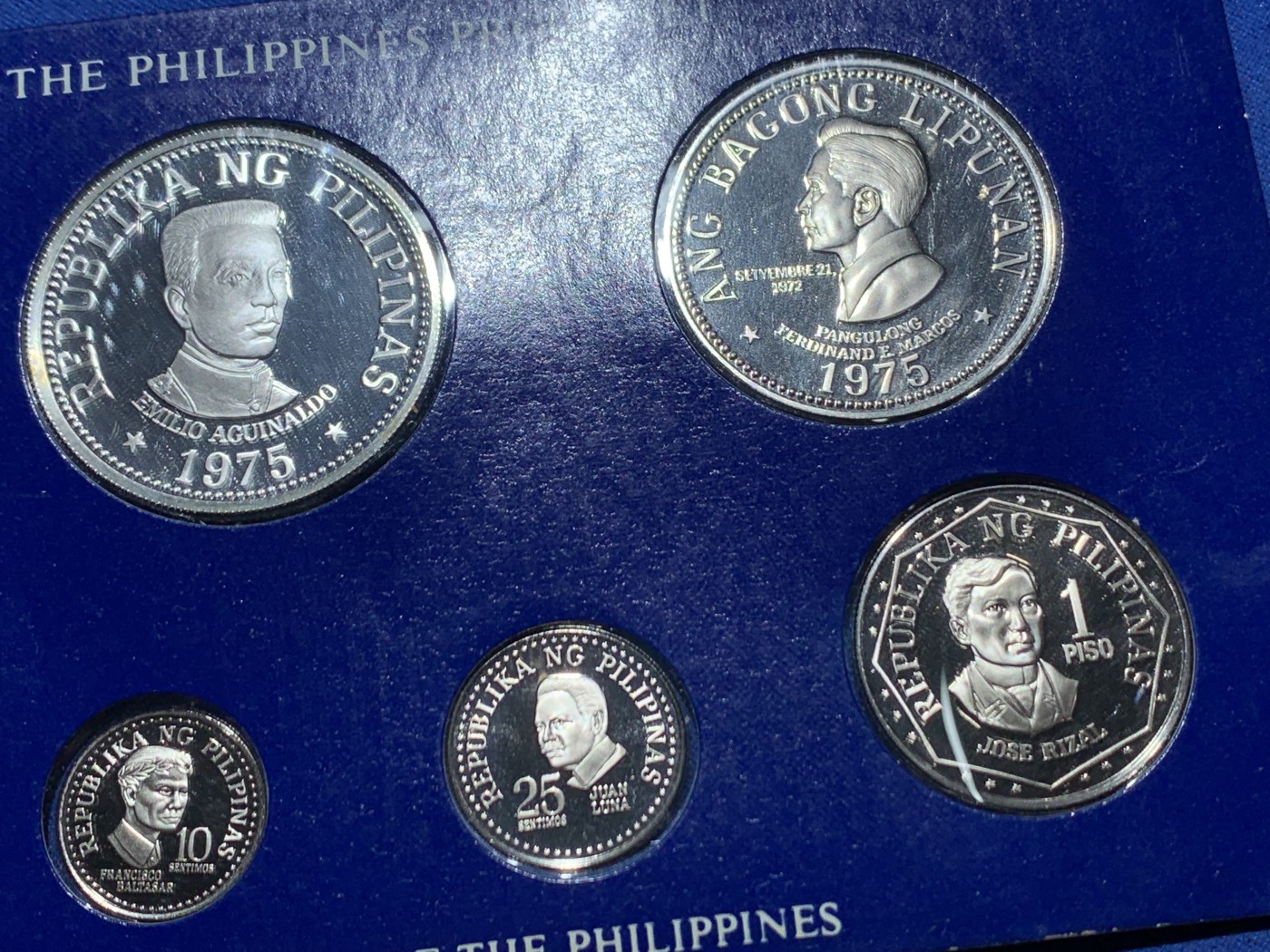 《竞宝斋》第247场-周日，周一 ，周二3场连拍 (全场包邮) 菲律宾 1975 8枚装套币 含2枚大银币 非常少见的品种