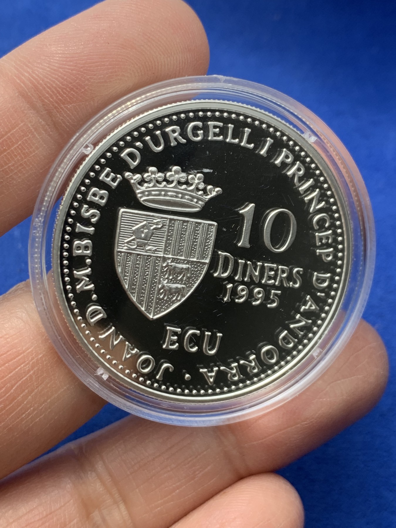 《竞宝斋》第247场-周日，周一 ，周二3场连拍 (全场包邮) 原蓝盒证书安道尔1995年神的羔羊10第纳尔精制大银币31.47克