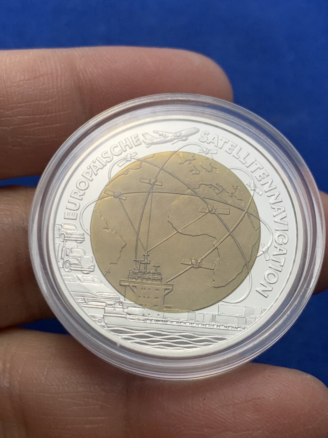 《竞宝斋》第247场-周日，周一 ，周二3场连拍 (全场包邮) 奥地利2006年人造卫星导航银铌双金属镶嵌纪念币原盒证书 国外售价高