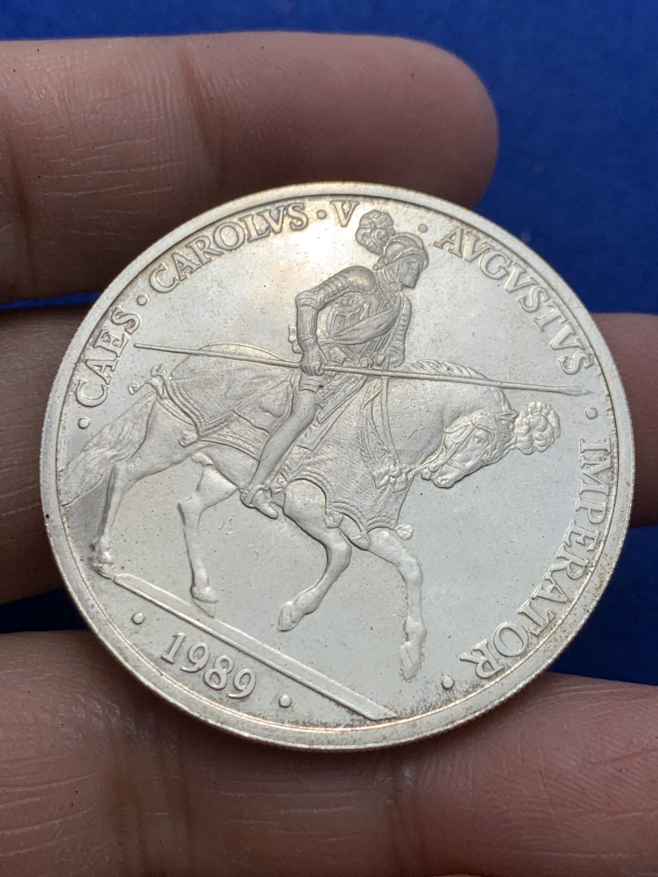 《竞宝斋》第247场-周日，周一 ，周二3场连拍 (全场包邮) 西班牙1989年 骑士5ECU大银币 33.6克 925银 原盒 细节见图