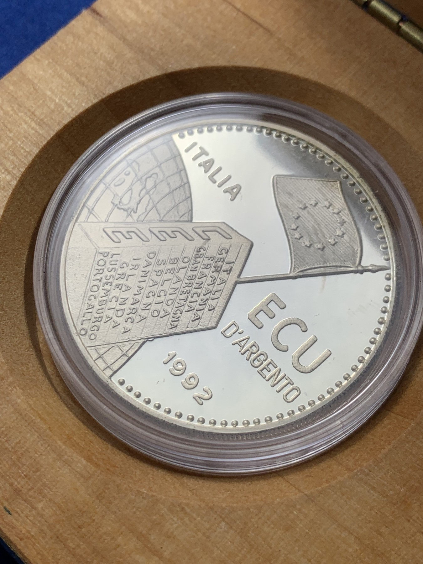 《竞宝斋》第247场-周日，周一 ，周二3场连拍 (全场包邮) 意大利1992年 ECU大银币 精制proof 木盒子证书 50克 925银