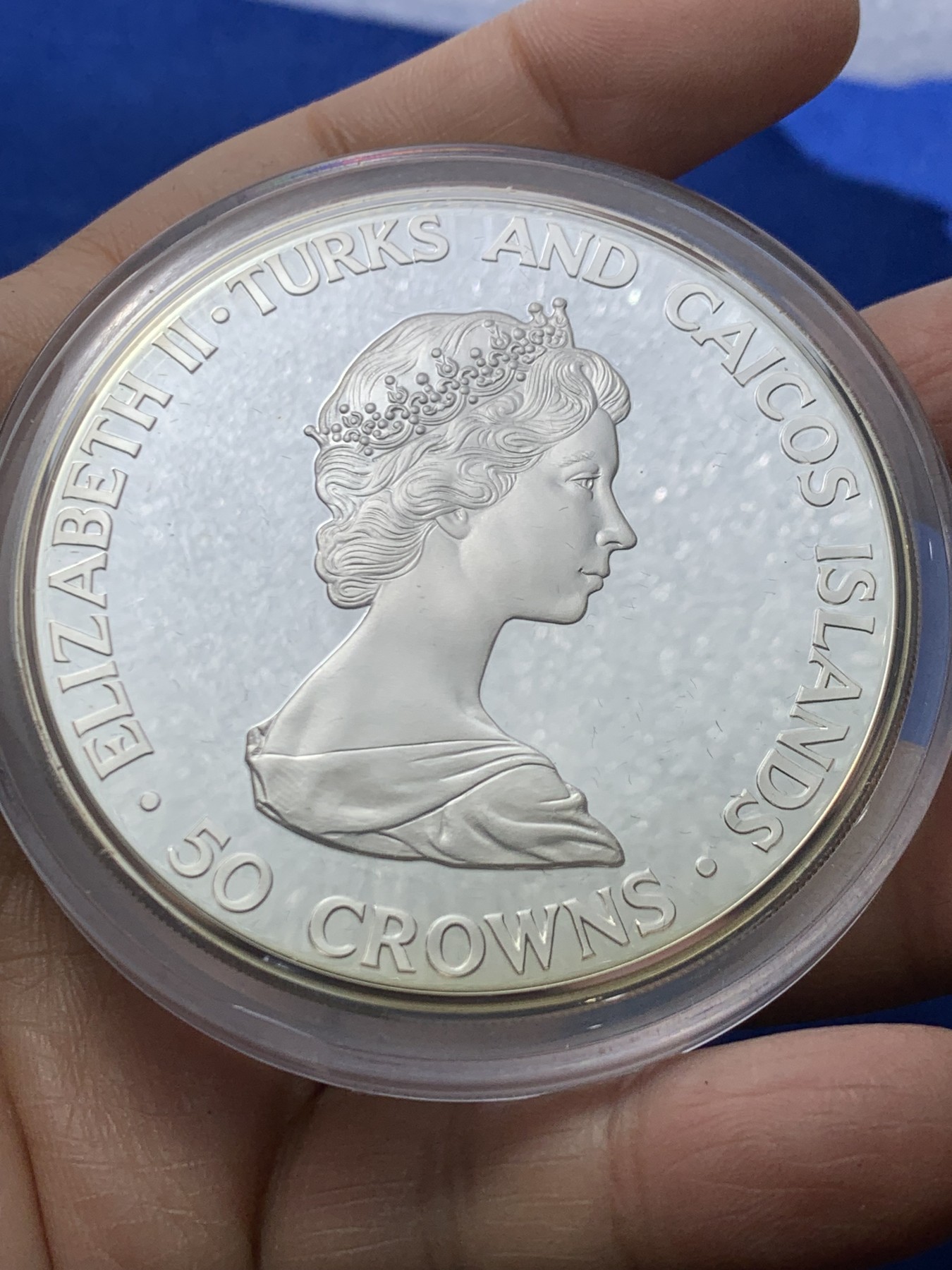 《竞宝斋》第247场-周日，周一 ，周二3场连拍 (全场包邮) 	英属 特克斯和凯科斯群岛 1986 航行500周年纪念 136.06克 925银 大银币