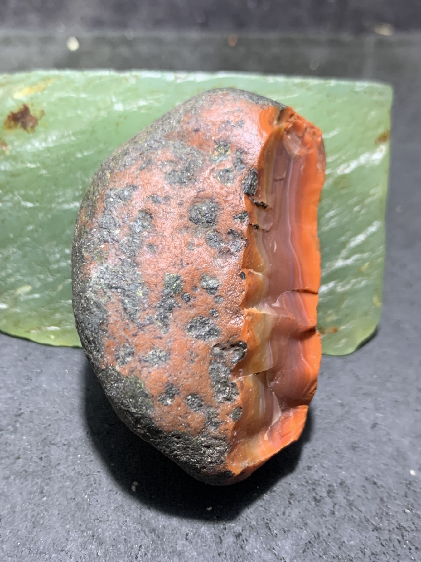 精美铁皮原皮千层纹大开口料南红玛瑙原石一颗，