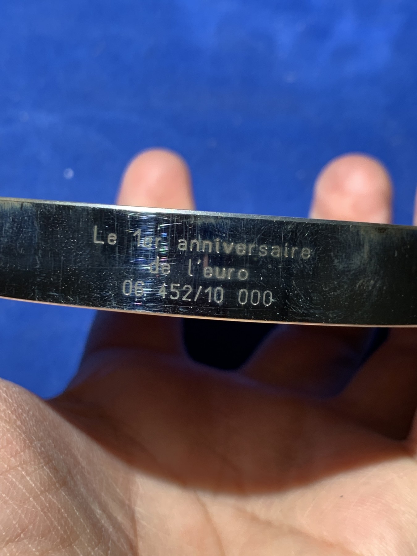 《竞宝斋》第247场-周日，周一 ，周二3场连拍 (全场包邮) 法国 2003 欧元推出一周年 纪念 50欧元 银币 1公斤重 925银 罕见 厚度赶上我的小指宽度了