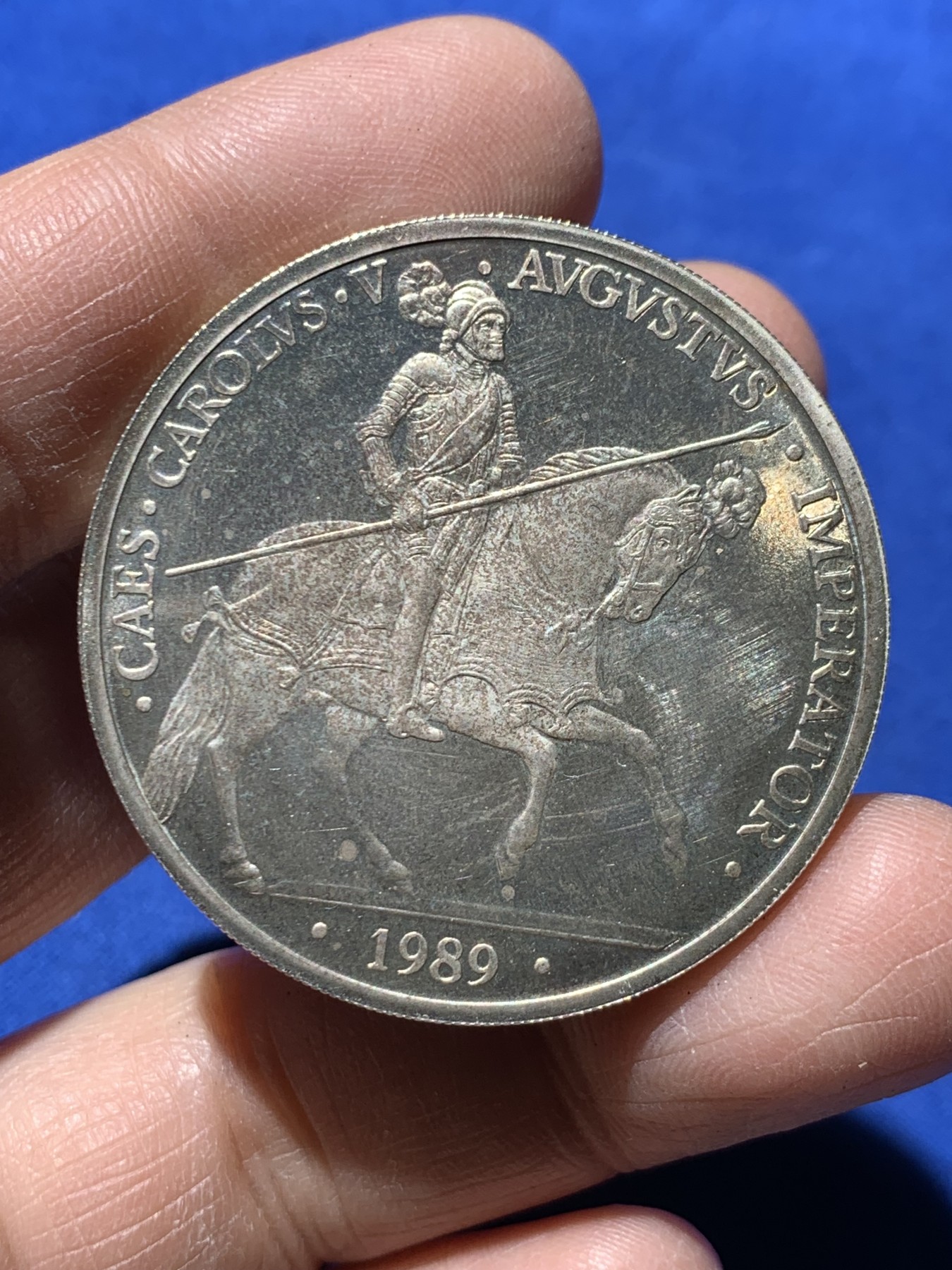 《竞宝斋》第247场-周日，周一 ，周二3场连拍 (全场包邮) 西班牙1989年 骑士5ECU大银币 33.6克 925银 原盒证书