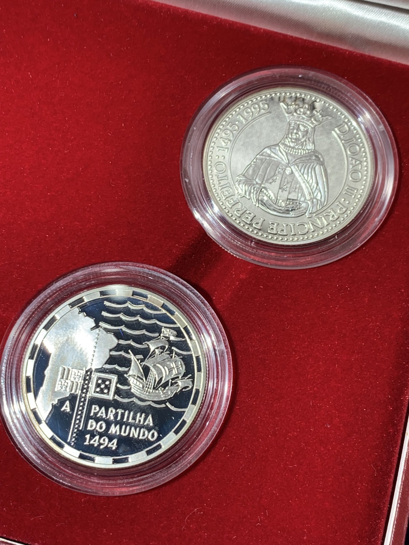 《竞宝斋》第247场-周日，周一 ，周二3场连拍 (全场包邮) 原盒证书 葡萄牙1994年 发现新大陆系列 200埃斯库多精制大银币4枚套 单枚26.5克 总重106克 925银 非常漂亮