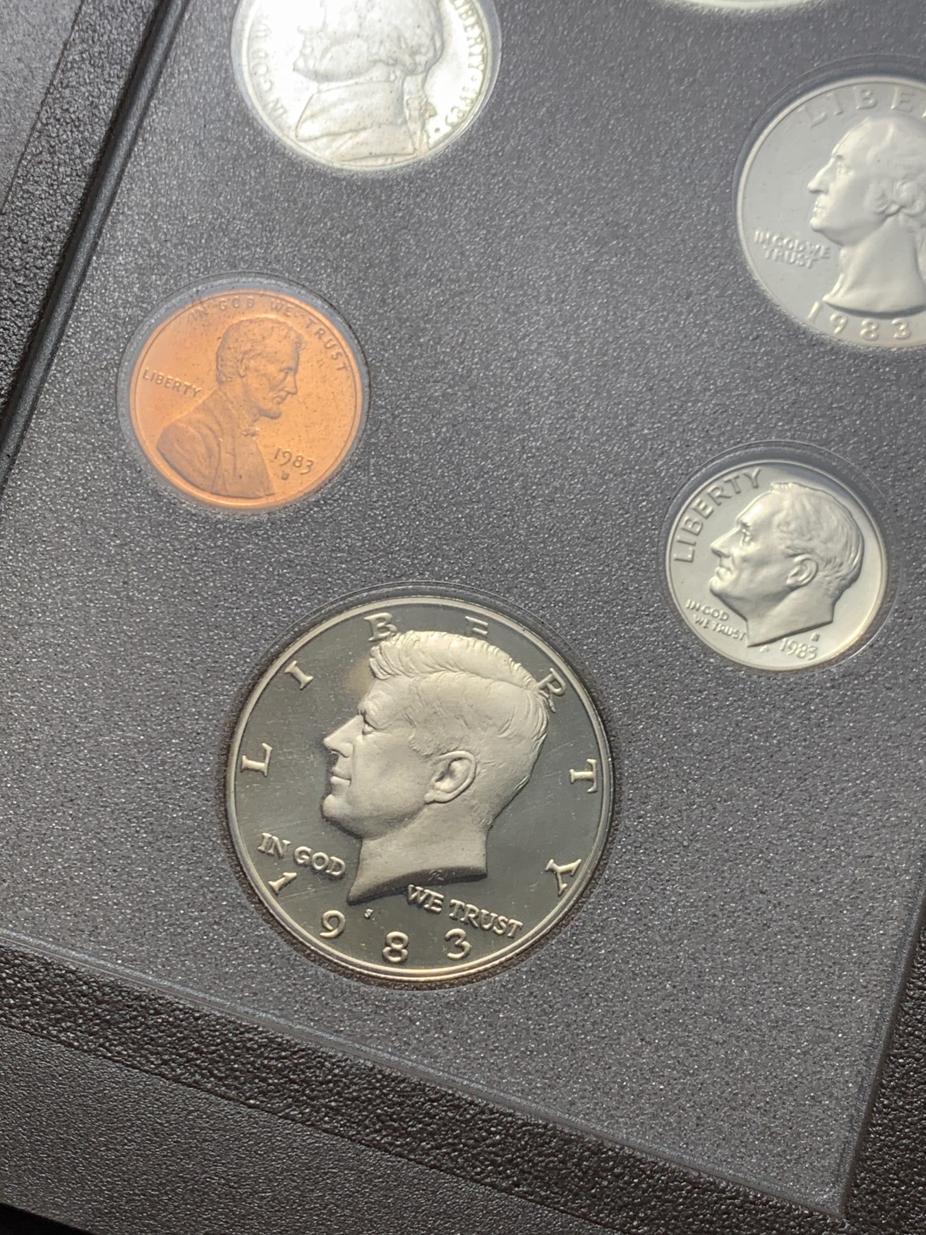 《竞宝斋》第247场-周日，周一 ，周二3场连拍 (全场包邮) 美国1983年 六枚套 精制币 其中最大一枚是银币