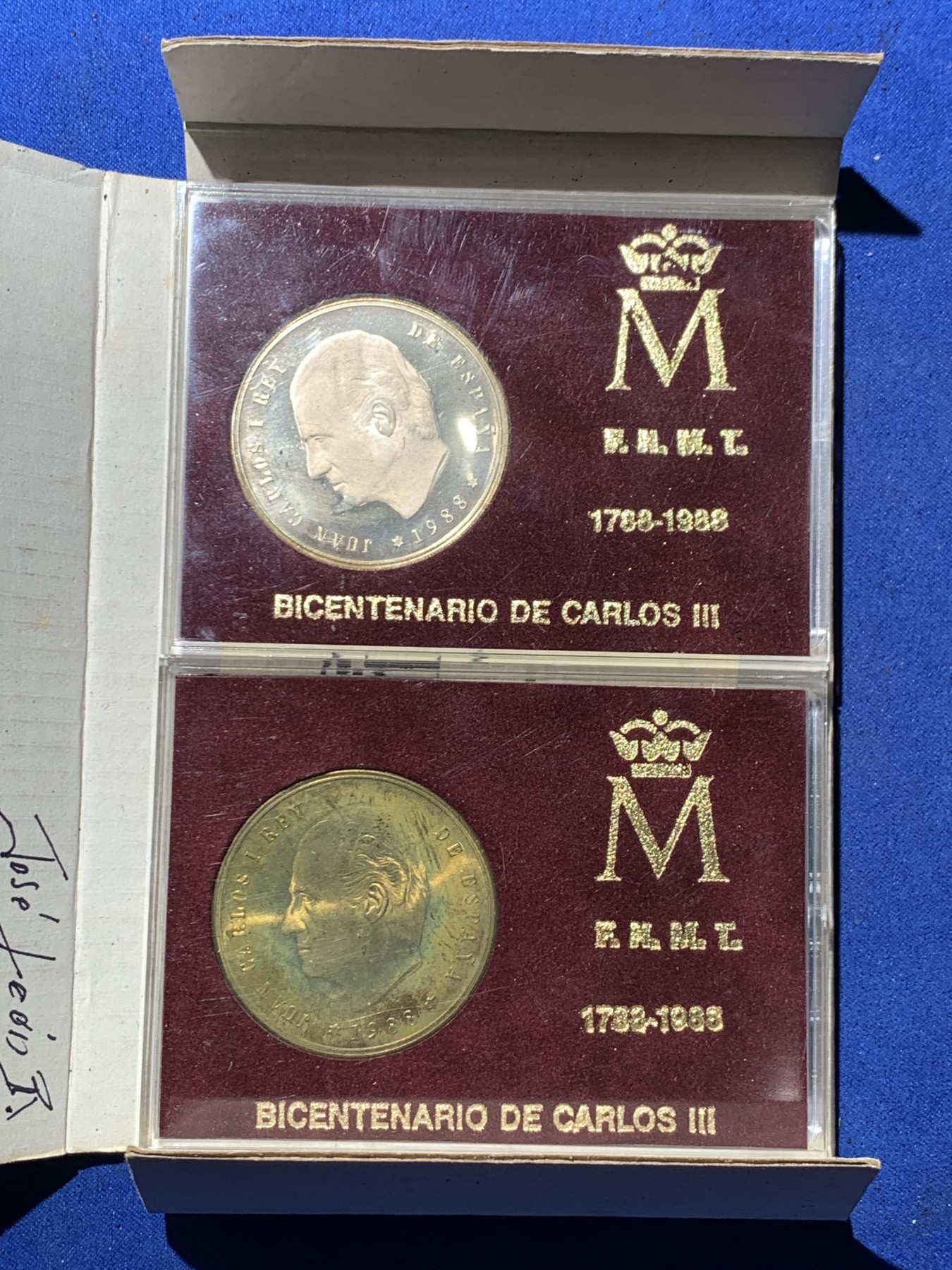 《竞宝斋》第247场-周日，周一 ，周二3场连拍 (全场包邮) 历史与现实 西班牙 1988 卡洛斯三世 200周年纪念章一对 含一枚25克 925银