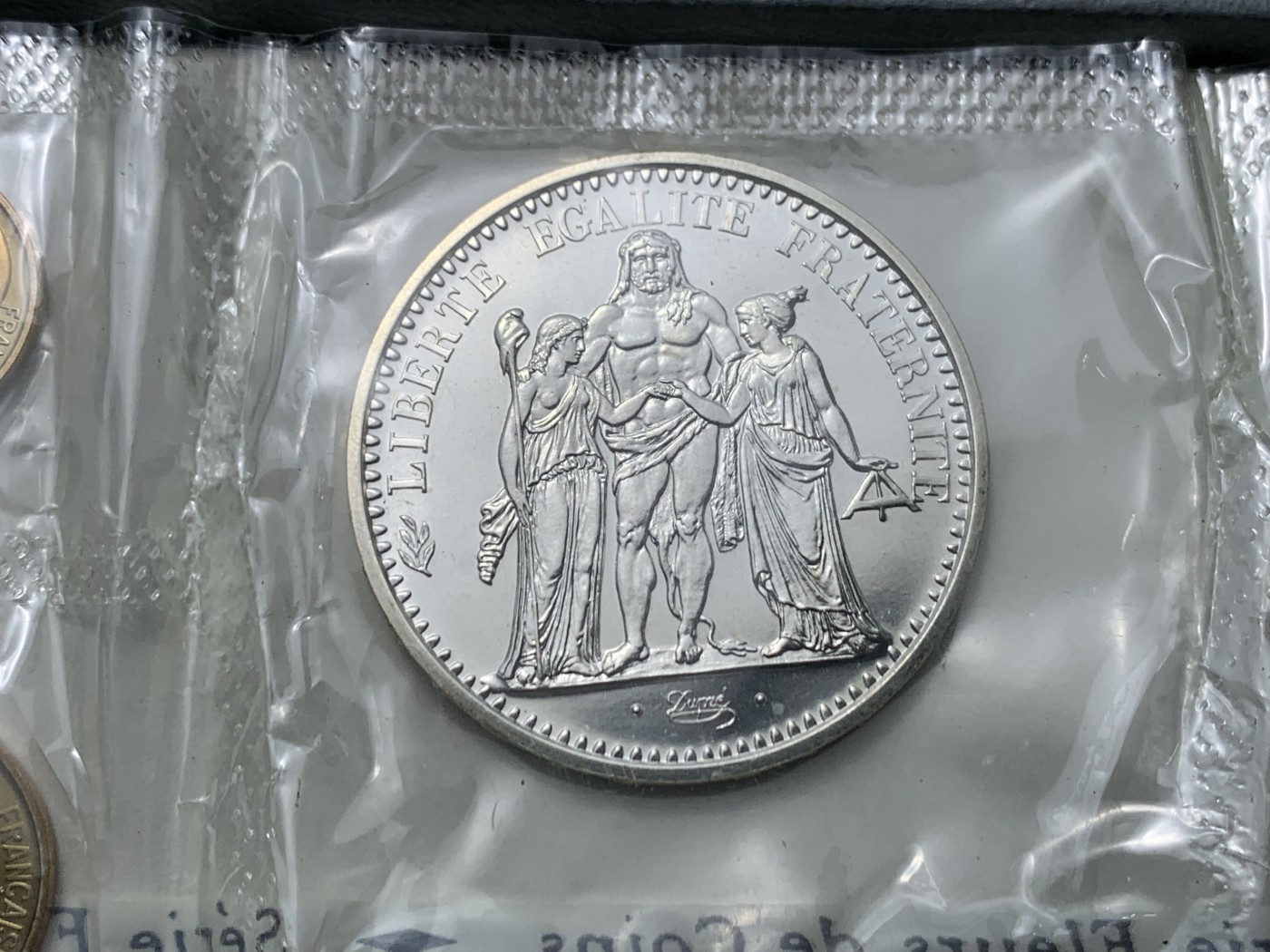 《竞宝斋》第247场-周日，周一 ，周二3场连拍 (全场包邮) 法国1973年大力神套币 含1枚大银币