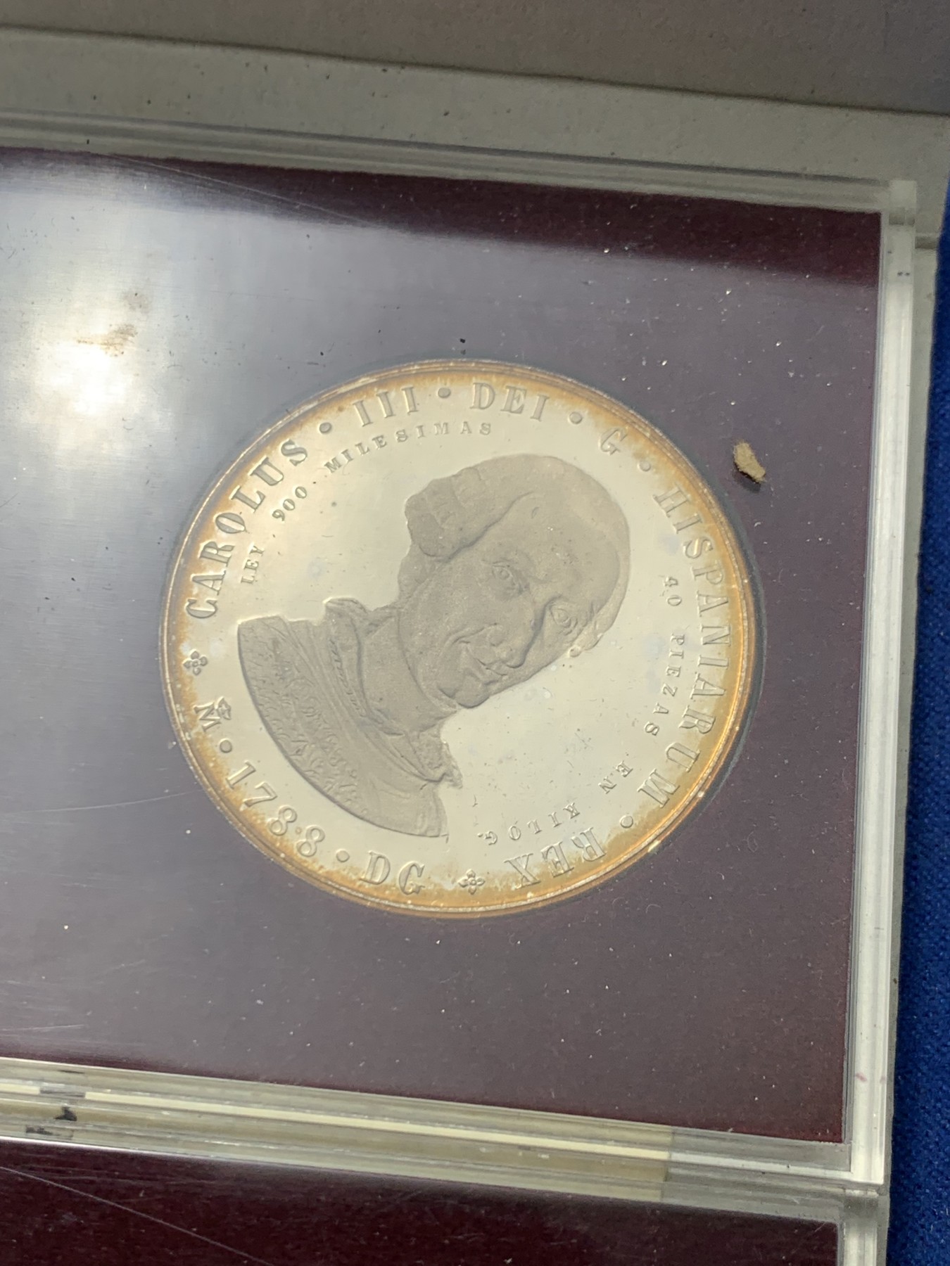 《竞宝斋》第247场-周日，周一 ，周二3场连拍 (全场包邮) 历史与现实 西班牙 1988 卡洛斯三世 200周年纪念章一对 含一枚25克 925银