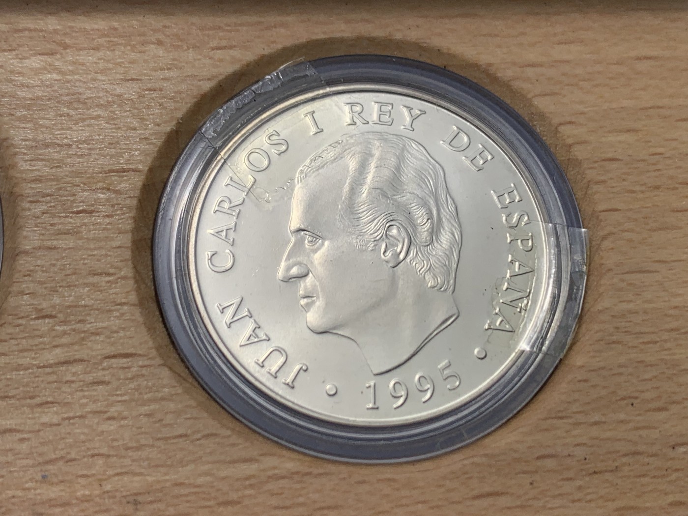 《竞宝斋》第247场-周日，周一 ，周二3场连拍 (全场包邮) 西班牙 1995 木盒装 2枚一组  一枚5艾古一枚1000比塞塔 33.6克+18克  两枚都是925银