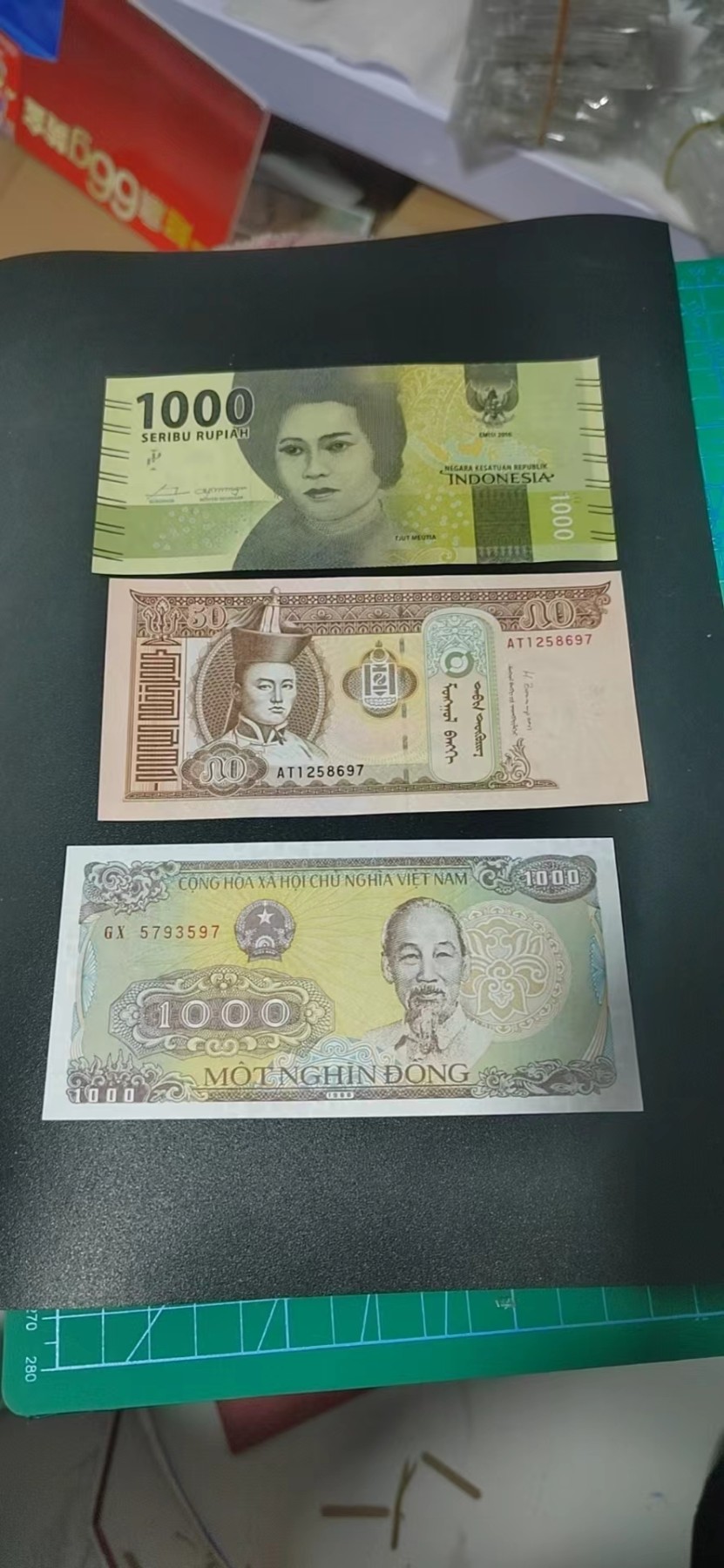 周日精品拍场 外币三张