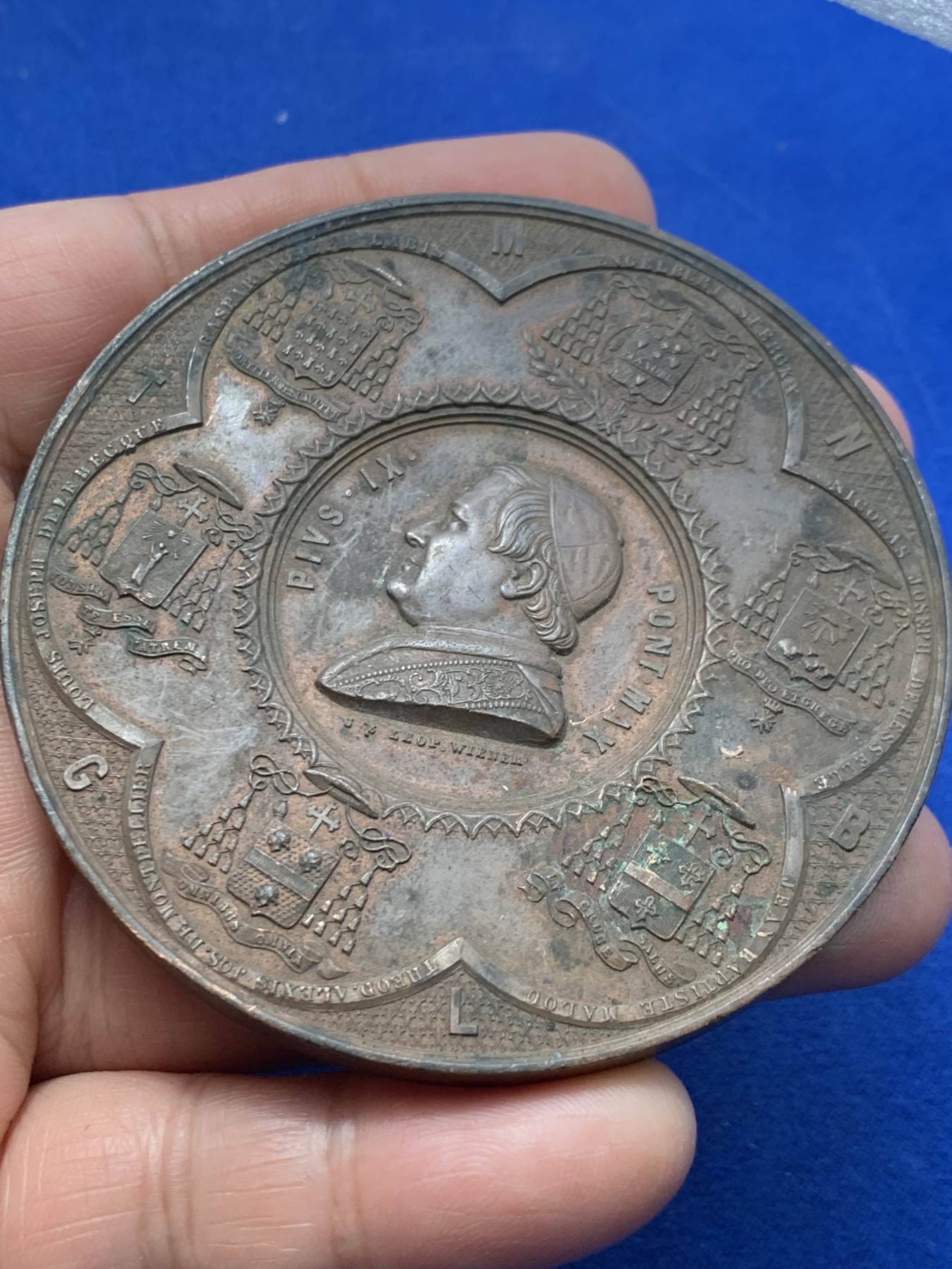 《竞宝斋》第247场-周日，周一 ，周二3场连拍 (全场包邮) 教皇 庇护九世 大铜章 70.5mm 136克 细节丰富 巨大