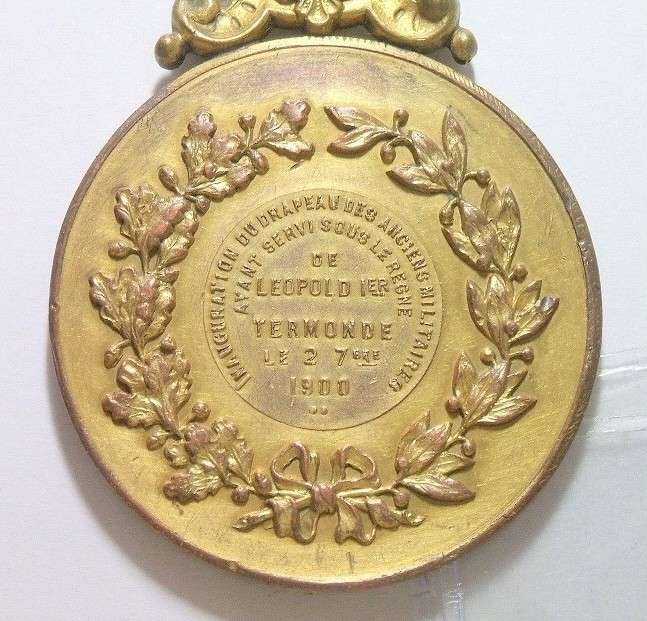 比利时1900年 利奥波德一世戴皇冠高浮雕大镀金章 45MM