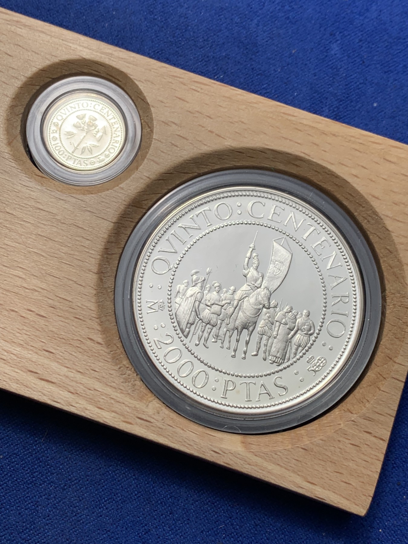 《竞宝斋》第247场-周日，周一 ，周二3场连拍 (全场包邮) 原木盒 西班牙 1991年 五百周年纪念 五枚套 精制银币 非常漂亮 925银 币重49.3克