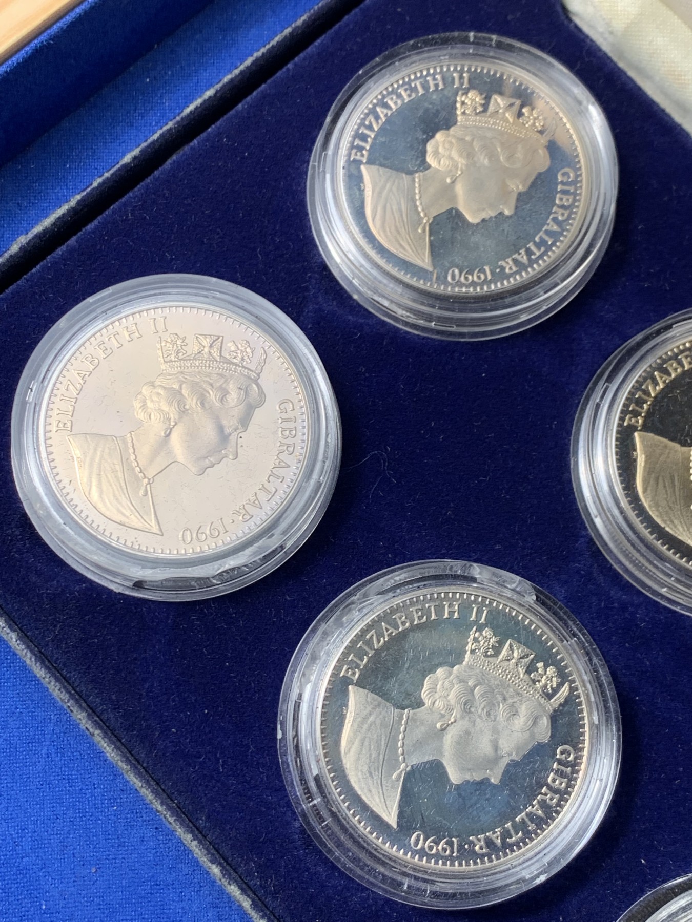 《竞宝斋》第247场-周日，周一 ，周二3场连拍 (全场包邮) 英属 直布罗陀 1990 意大利 世界杯  1克朗大银币6枚装 单枚28.28克 925银