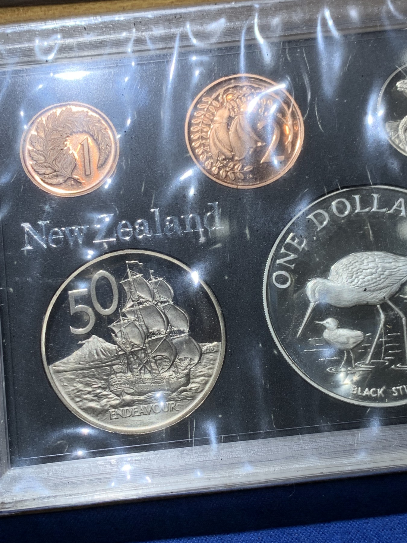 《竞宝斋》第247场-周日，周一 ，周二3场连拍 (全场包邮) 新西兰 1985 卡基鸟 7枚装 精制套币 含一枚大银币 27.22克925银 少