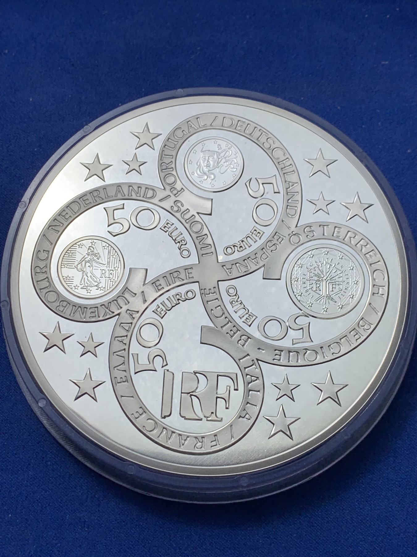 《竞宝斋》第247场-周日，周一 ，周二3场连拍 (全场包邮) 法国 2003 欧元推出一周年 纪念 50欧元 银币 1公斤重 925银 罕见 厚度赶上我的小指宽度了