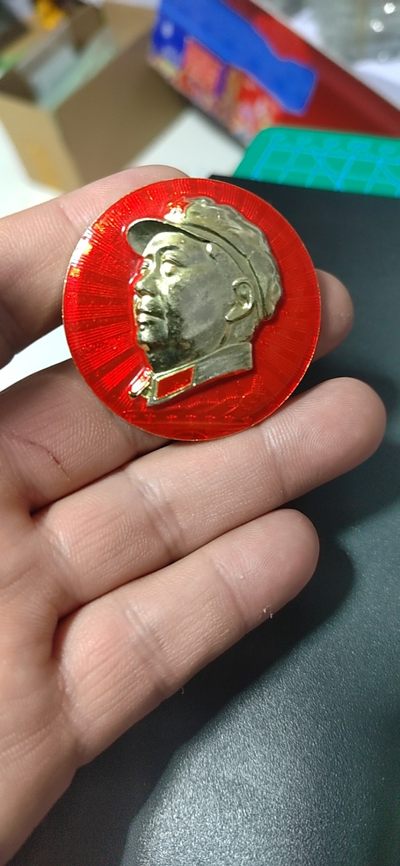 毛主席像章拍场，都是部队章 - 🔥🔥🔥🔥毛主席像章，46.6毫米，背面有铭文：七二五O部队