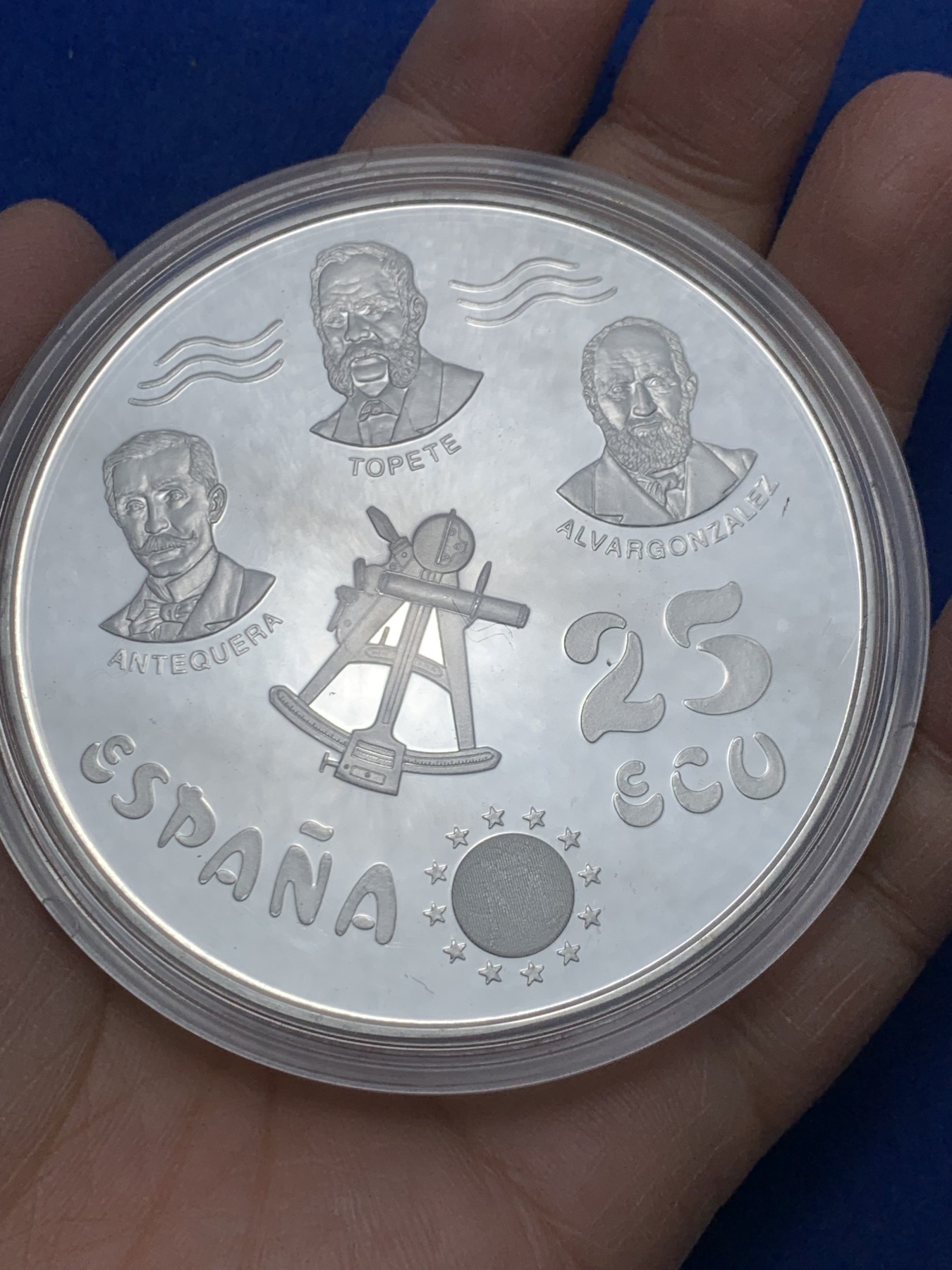 《竞宝斋》第247场-周日，周一 ，周二3场连拍 (全场包邮) 西班牙1996年25ECU银币 直径73.2mm,168.7克，925银，原木盒