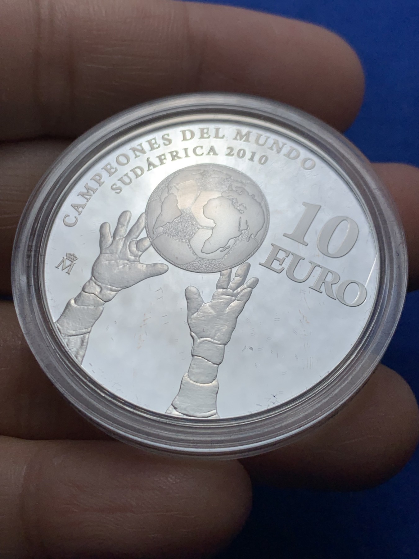 《竞宝斋》第247场-周日，周一 ，周二3场连拍 (全场包邮) 原盒证书 西班牙2010年 庆祝南非世界杯夺冠 10欧元 大银币 27克 成交价： ¥190