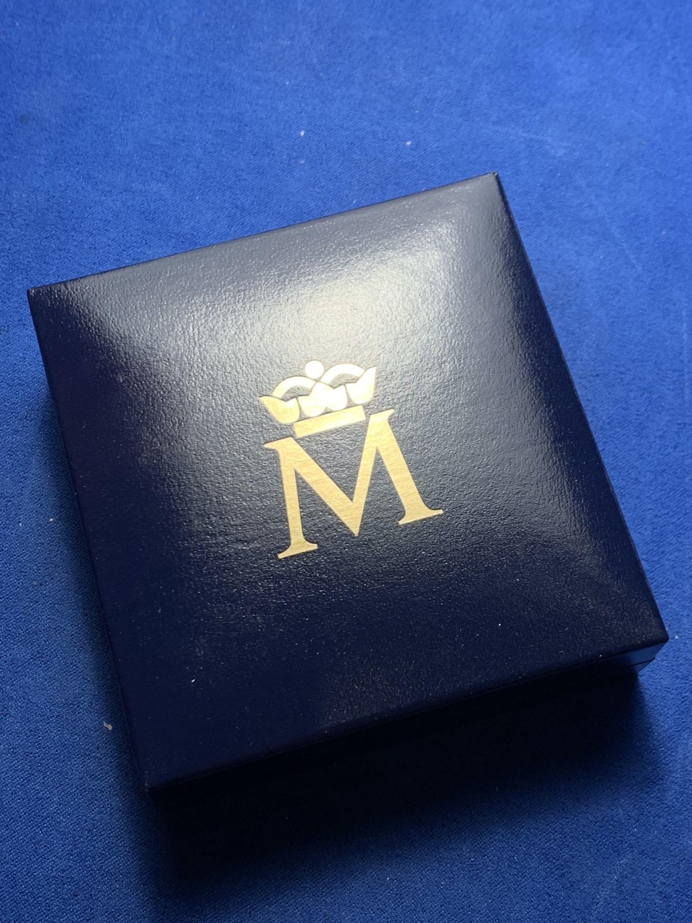 《竞宝斋》第247场-周日，周一 ，周二3场连拍 (全场包邮) 原盒证书 西班牙2010年 庆祝南非世界杯夺冠 10欧元 大银币 27克 成交价： ¥190