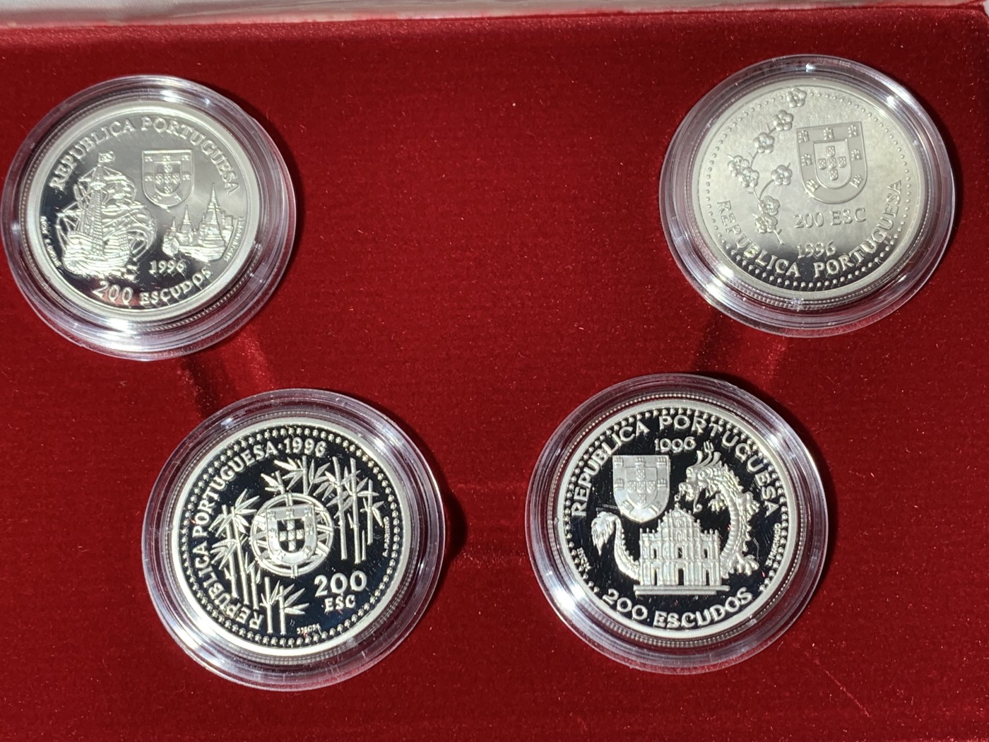 《竞宝斋》第247场-周日，周一 ，周二3场连拍 (全场包邮) 原盒证书 葡萄牙1996年 中国近海系列 200埃斯库多 四枚套 精制大银币 单枚26.5克 总重106克 925银 非常漂亮 该系列中少见品种