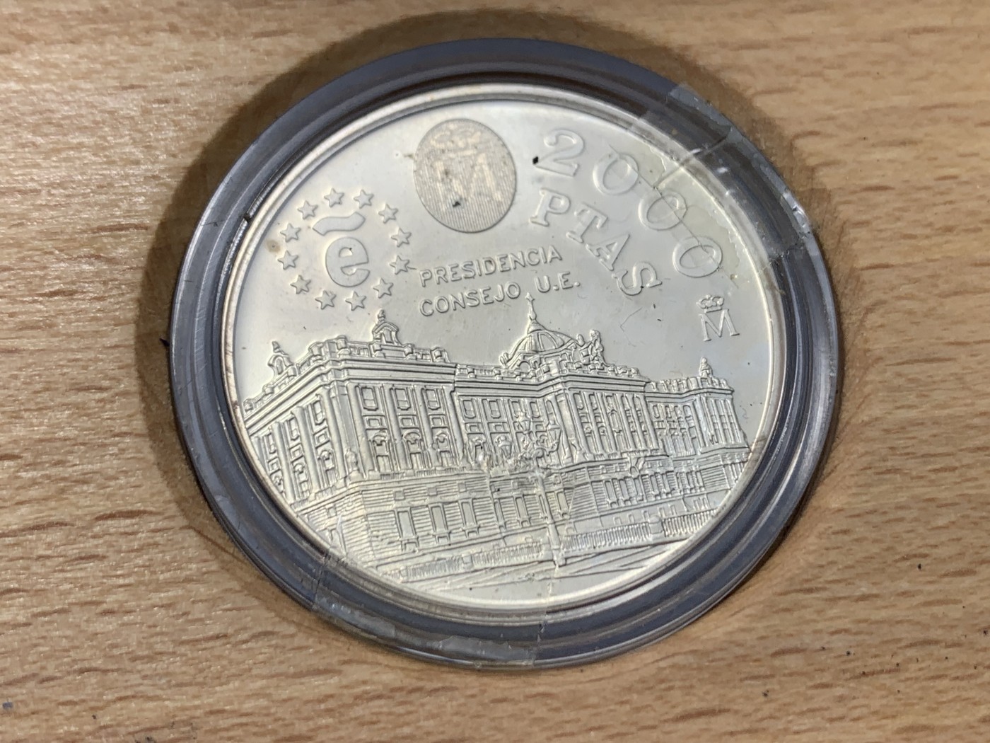 《竞宝斋》第247场-周日，周一 ，周二3场连拍 (全场包邮) 西班牙 1995 木盒装 2枚一组  一枚5艾古一枚1000比塞塔 33.6克+18克  两枚都是925银