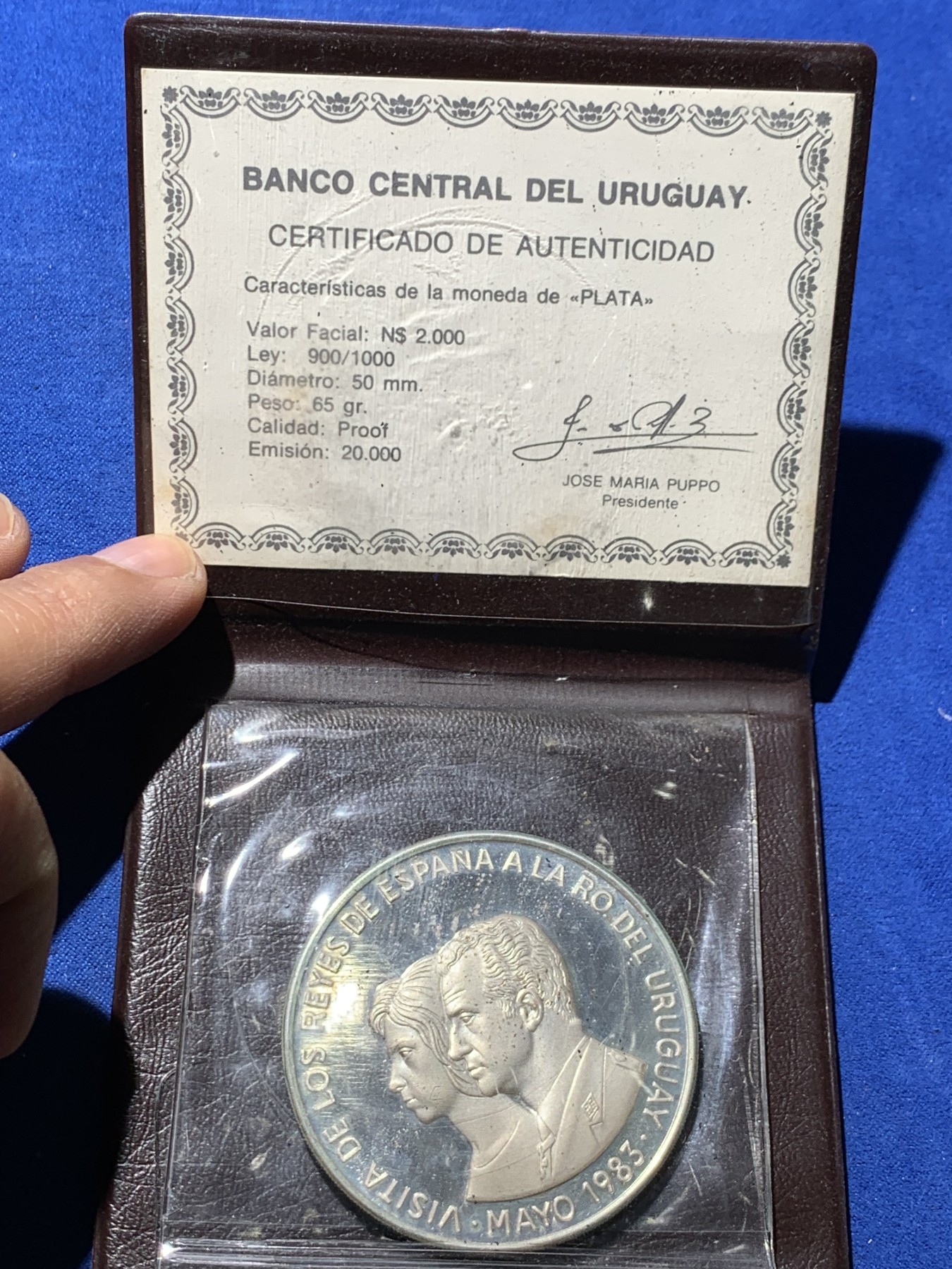 《竞宝斋》第247场-周日，周一 ，周二3场连拍 (全场包邮) 	乌拉圭 1983 西班牙国王造访 纪念 2000新比索大银币 65克 900银
