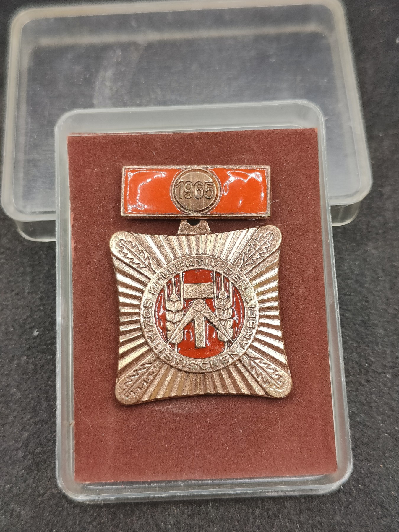 全场0元起拍 第139期 咸鱼国勋章拍卖专场 3月17日（周日）下午6：00开始 稀有 东德早期劳动奖章 早期珐琅上挂