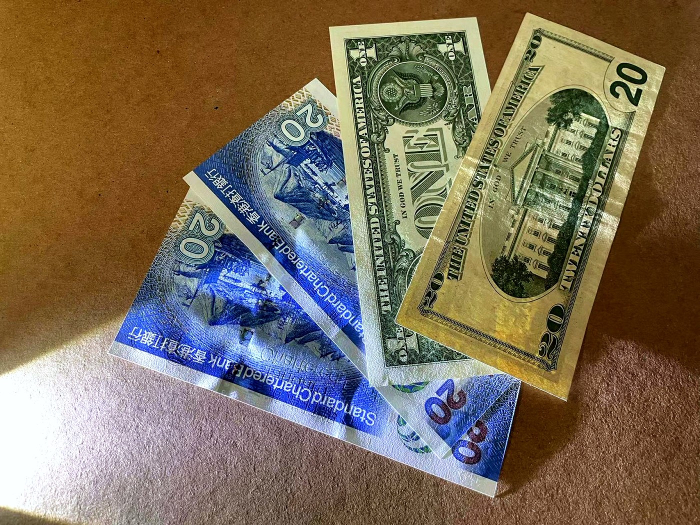 【Blue Auction】✨世界纸币精拍第445期【精】 【一组4张】香港 渣打20元&1美金 全新UNC  20美金品相如图