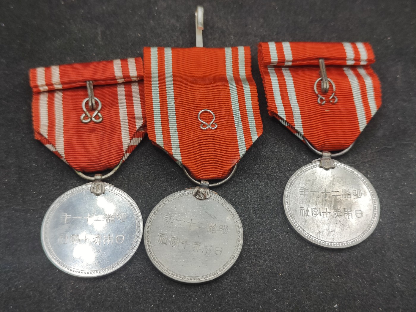 全场0元起拍 第139期 咸鱼国勋章拍卖专场 3月17日（周日）下午6：00开始 日本赤十字社员章不同等级三个 铝制
