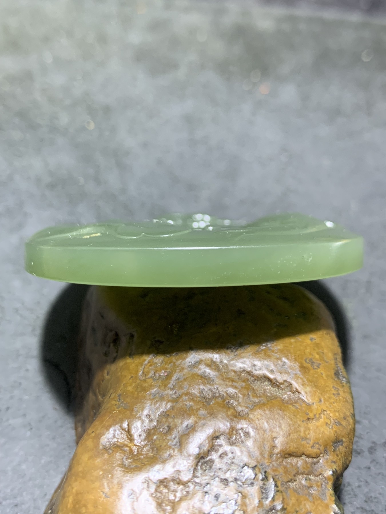 天然和田玉通货雕刻鲤鱼莲花大平安扣1个，