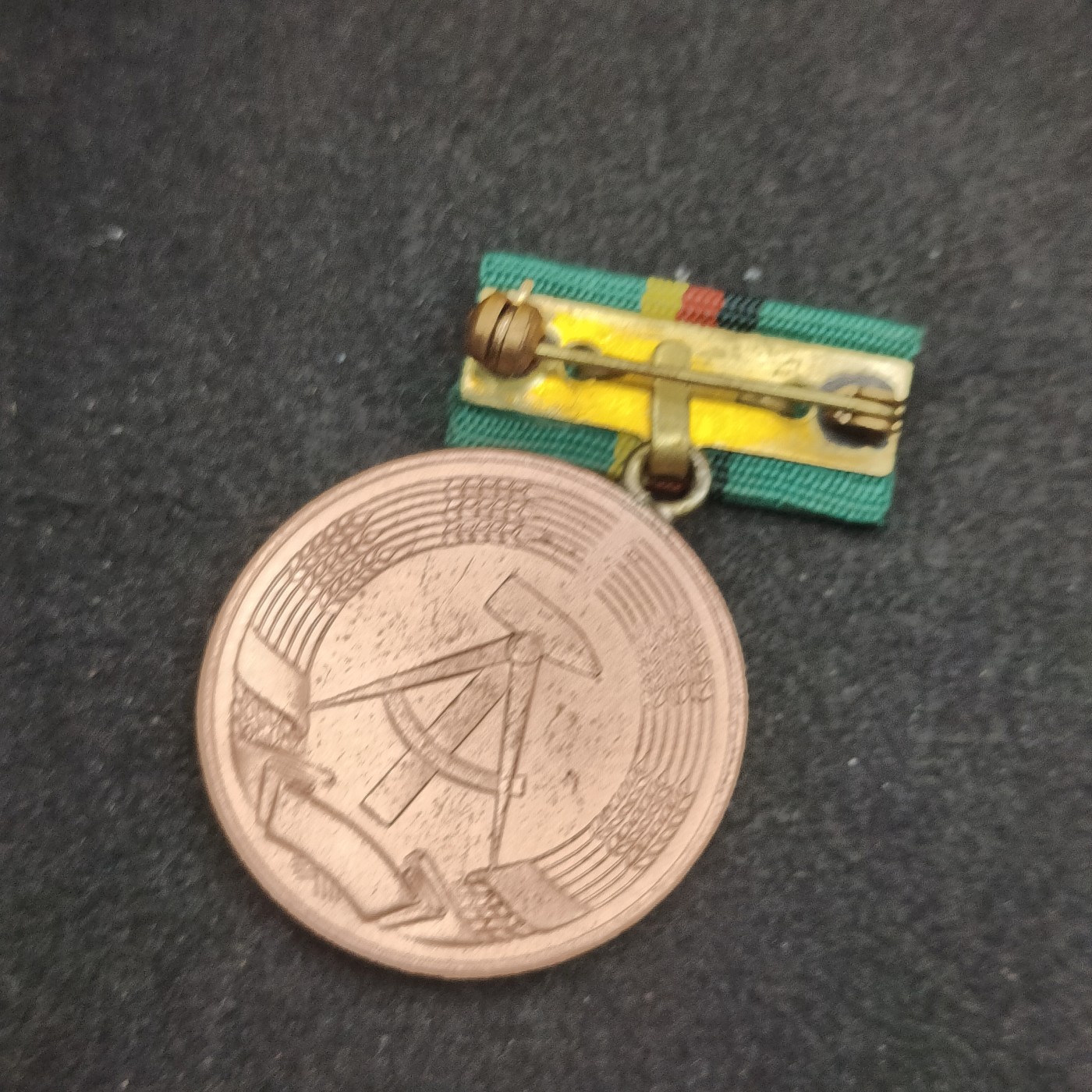 全场0元起拍 第139期 咸鱼国勋章拍卖专场 3月17日（周日）下午6：00开始 东德杰出集体农庄社员荣誉称号奖章