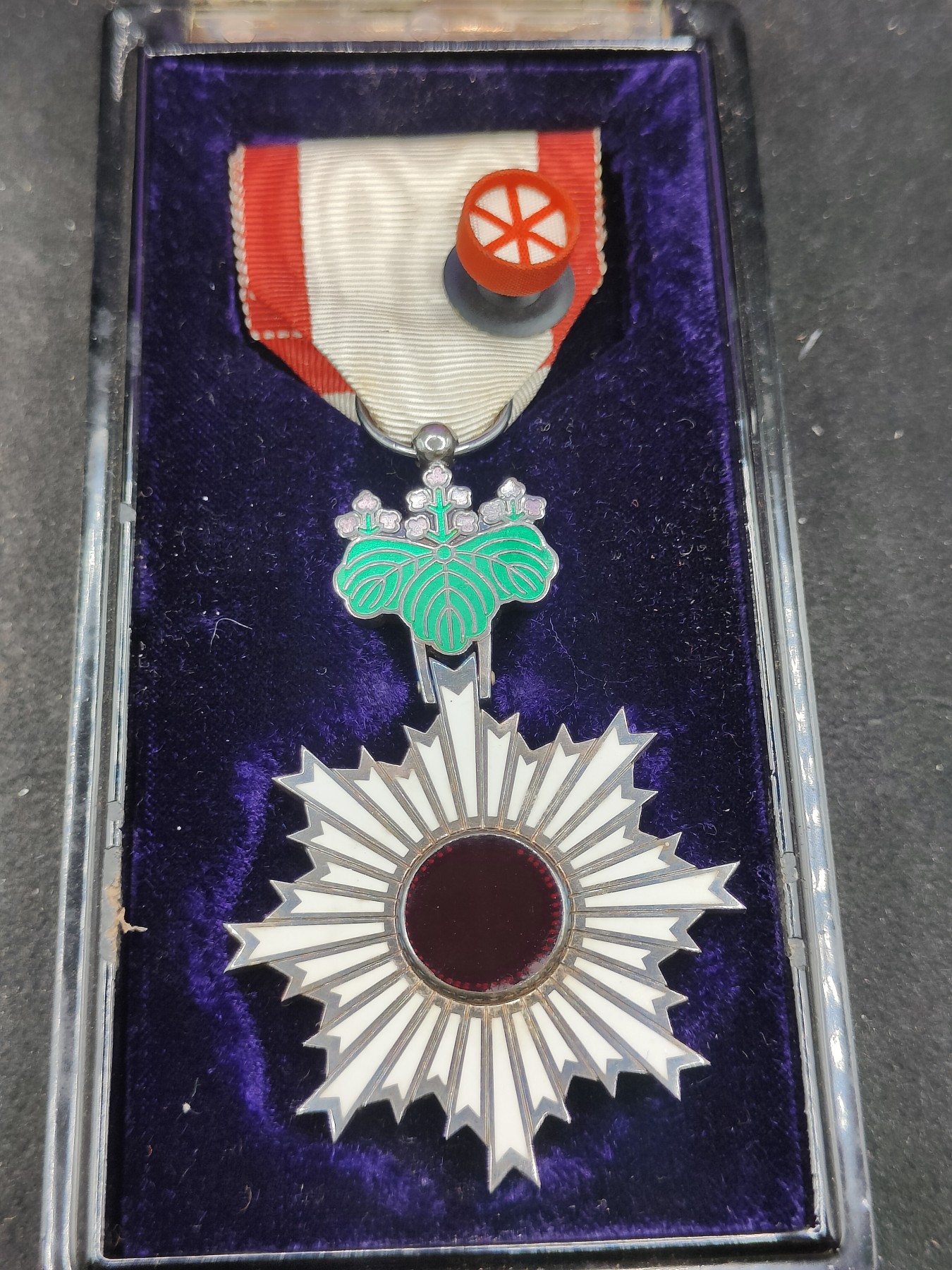 全场0元起拍 第139期 咸鱼国勋章拍卖专场 3月17日（周日）下午6：00开始 美品 日本六等旭日章 银制带盒略