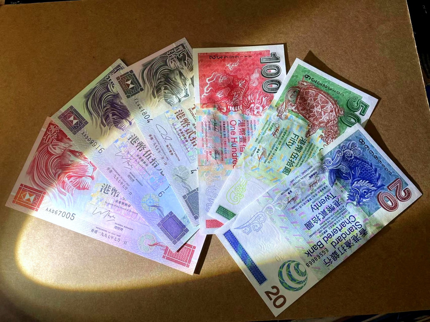 【Blue Auction】✨世界纸币精拍第445期【精】 【一组6张 包含AA冠】香港 渣打&汇丰20-100元一组 全新UNC（其中一张有小软折）