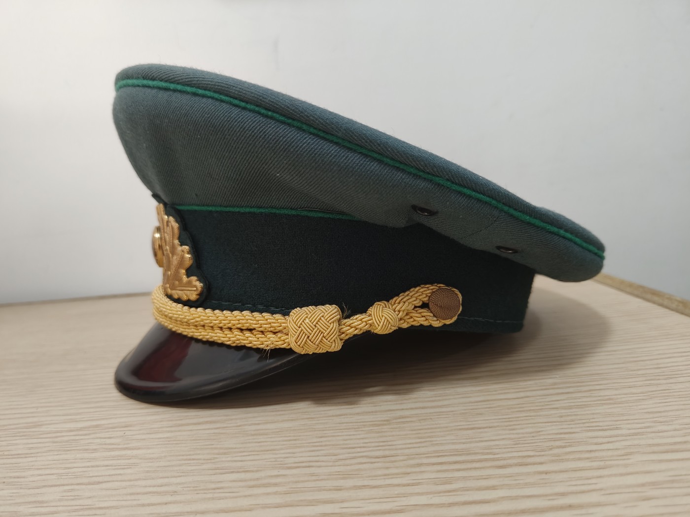 全场0元起拍 第139期 咸鱼国勋章拍卖专场 3月17日（周日）下午6：00开始 东德警察将官大檐帽 56CM