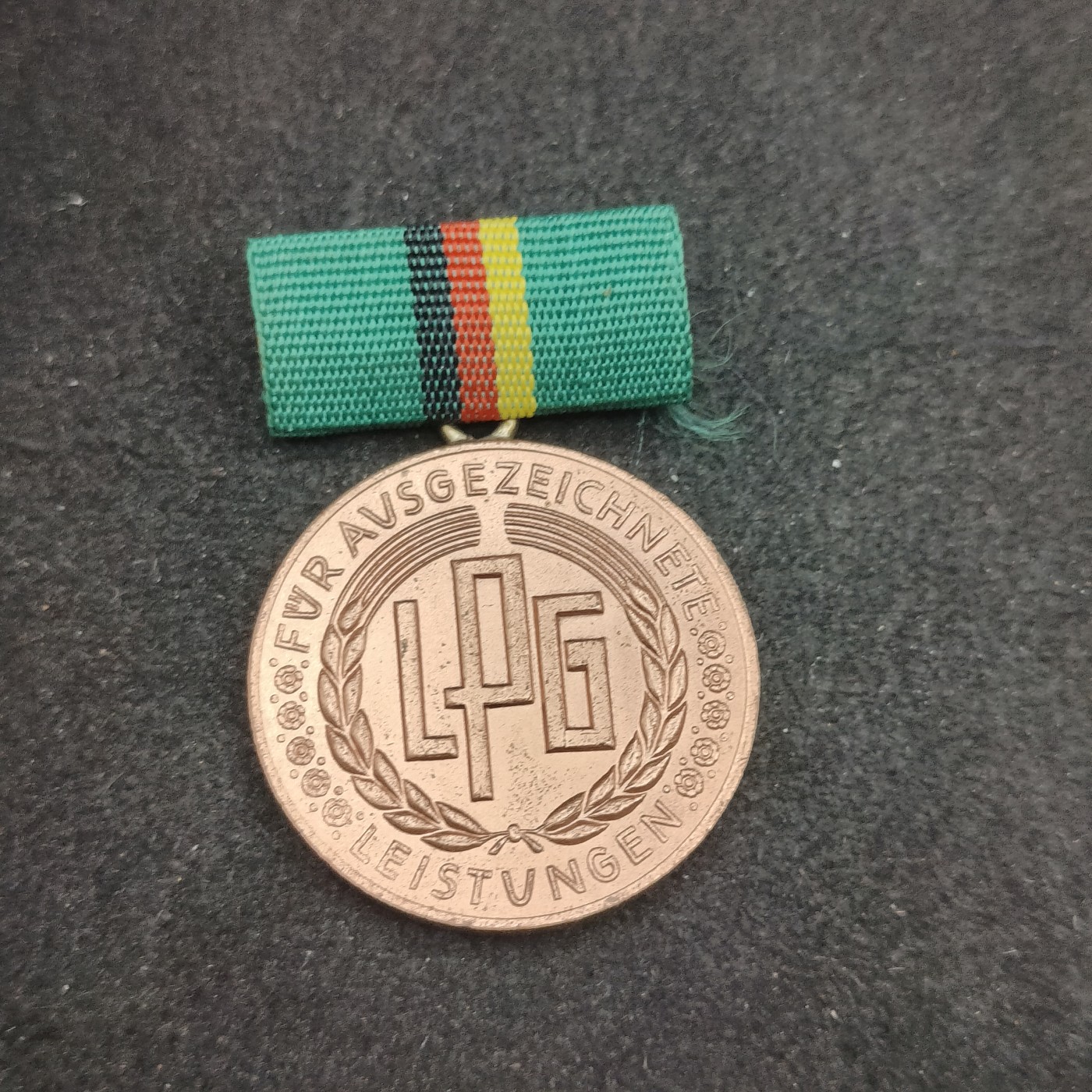 全场0元起拍 第139期 咸鱼国勋章拍卖专场 3月17日（周日）下午6：00开始 东德杰出集体农庄社员荣誉称号奖章