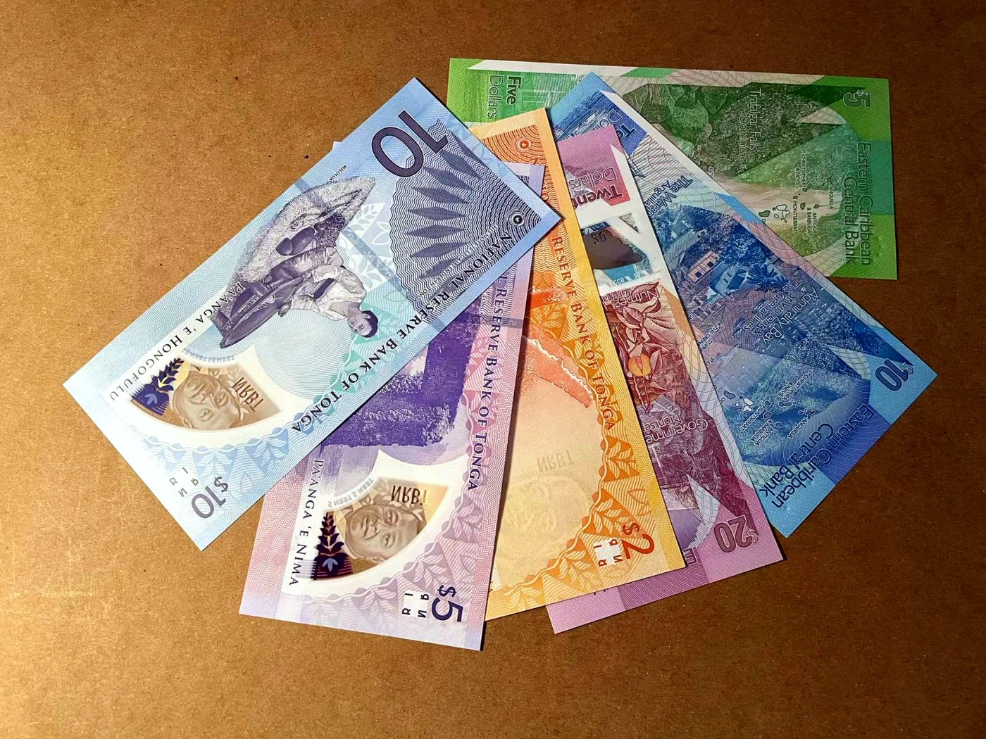 【Blue Auction】✨世界纸币精拍第445期【精】 【一组6张5张无47】汤加2-10元&东加勒比5-20元纸币一组 全新UNC