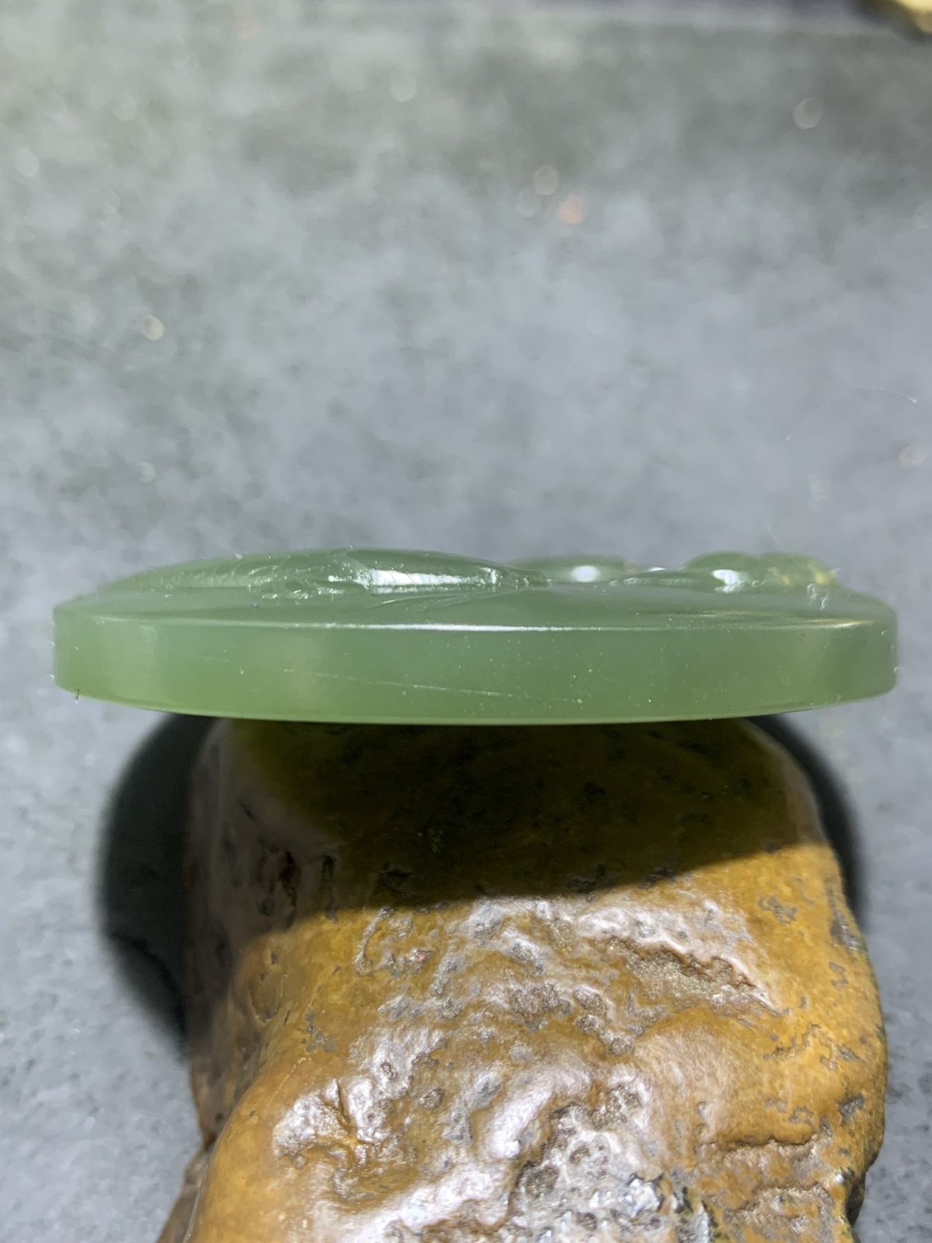 天然和田玉通货雕刻鲤鱼莲花大平安扣1个，