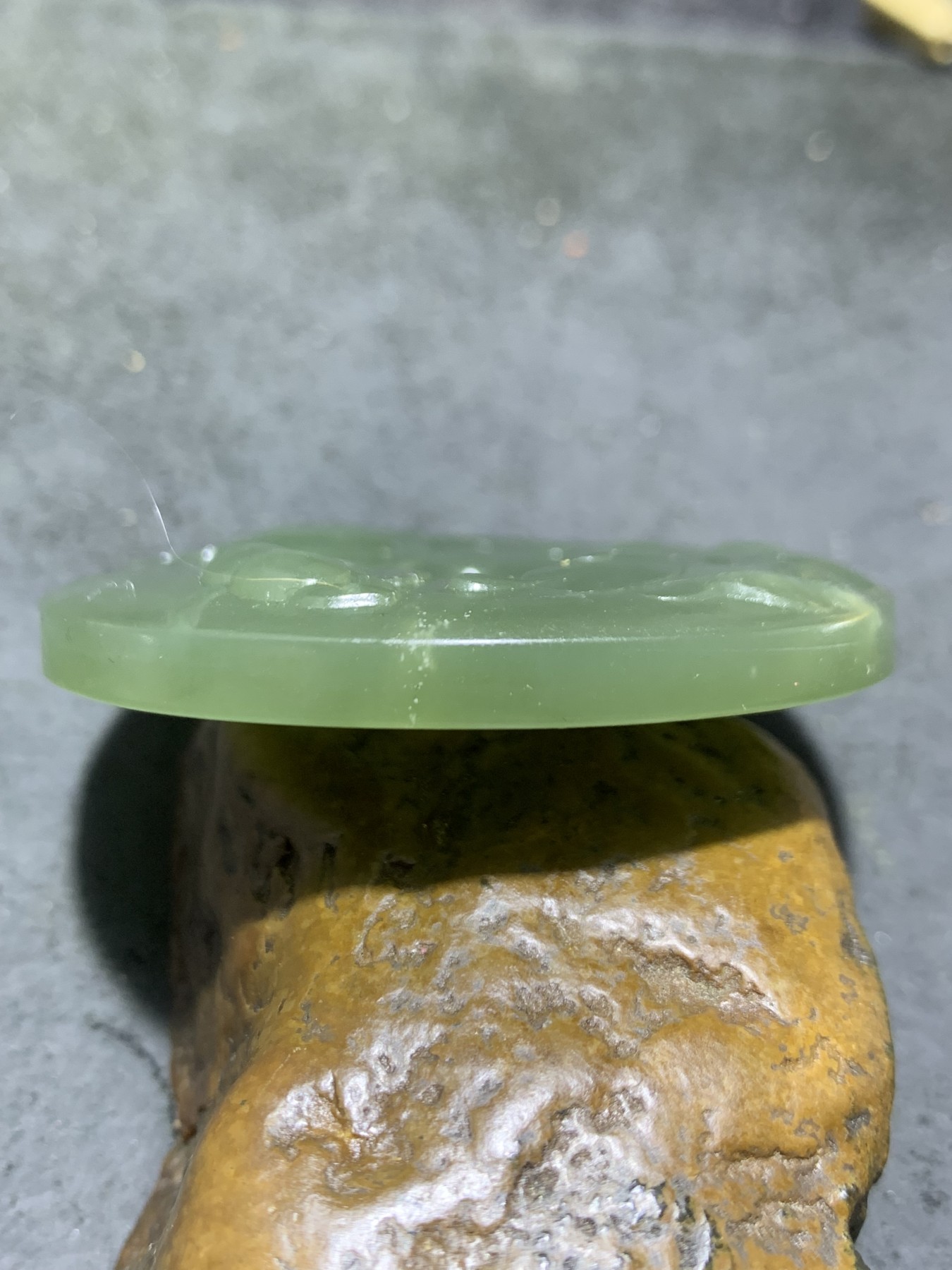 天然和田玉通货雕刻鲤鱼莲花大平安扣1个，