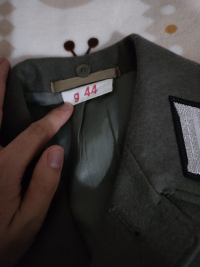 2024第四次拍卖 - 东德人民军陆军士兵礼服小开领g44尺码，带勋章袖块