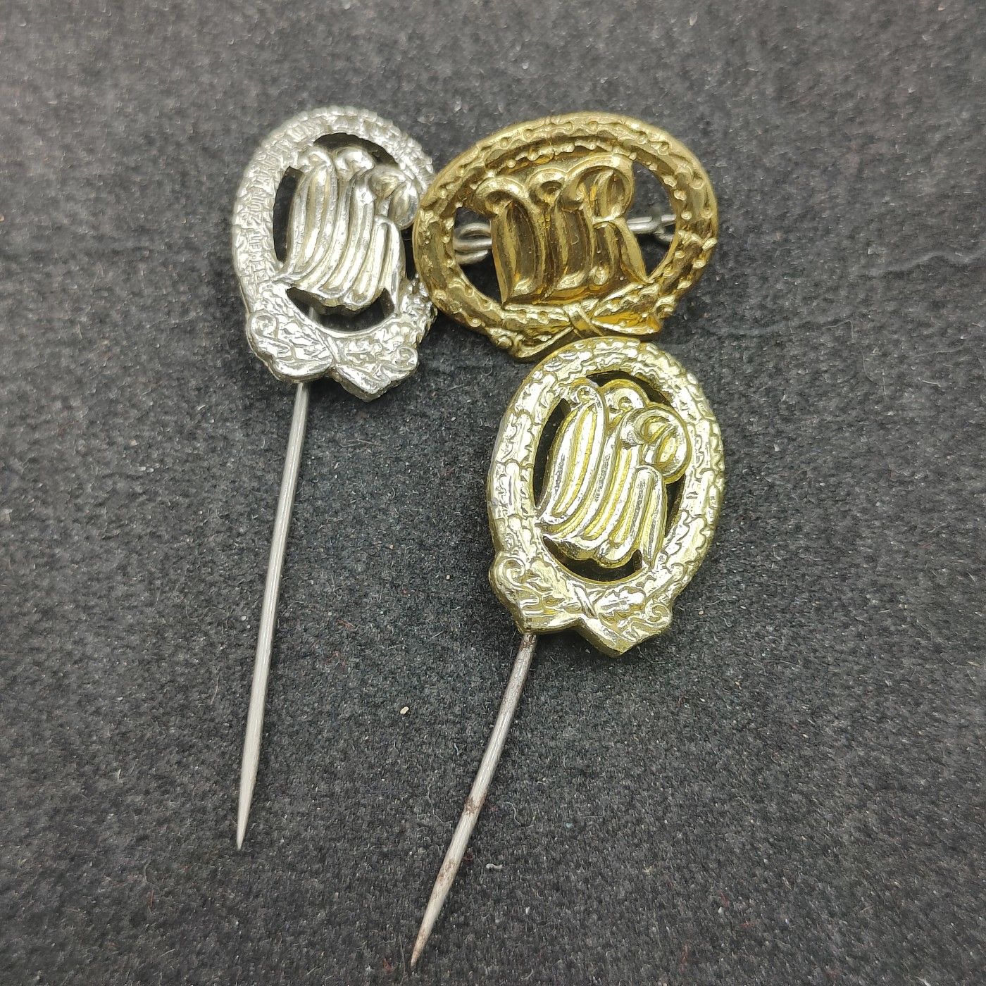 全场0元起拍 第139期 咸鱼国勋章拍卖专场 3月17日（周日）下午6：00开始 东德体能章三个