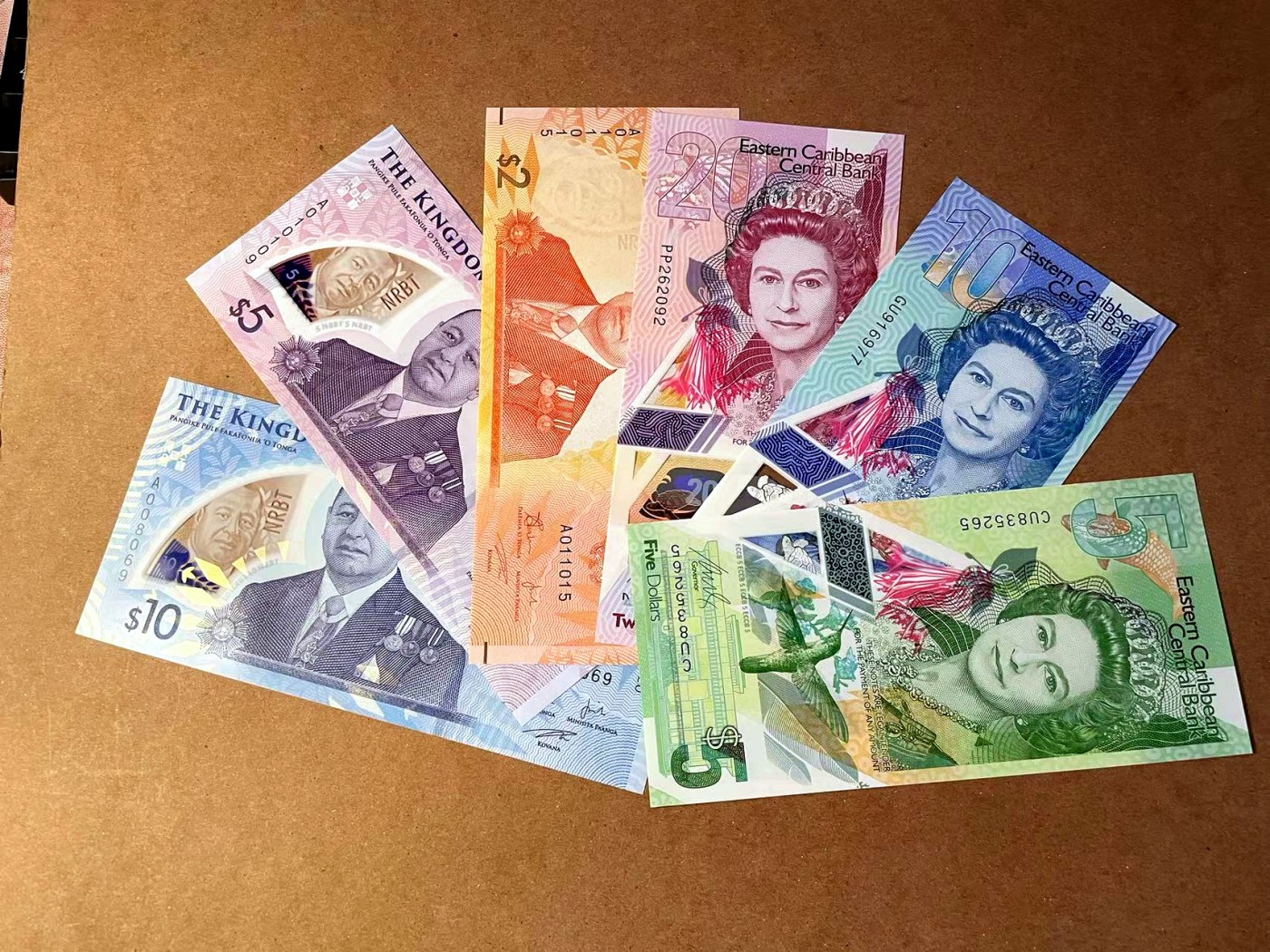 【Blue Auction】✨世界纸币精拍第445期【精】 【一组6张5张无47】汤加2-10元&东加勒比5-20元纸币一组 全新UNC