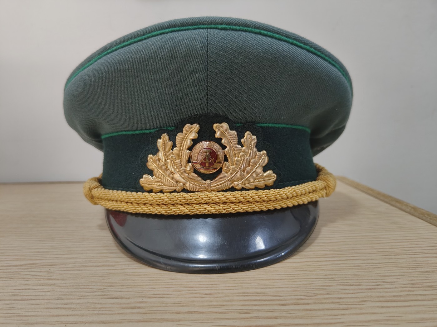 全场0元起拍 第139期 咸鱼国勋章拍卖专场 3月17日（周日）下午6：00开始 东德警察将官大檐帽 56CM