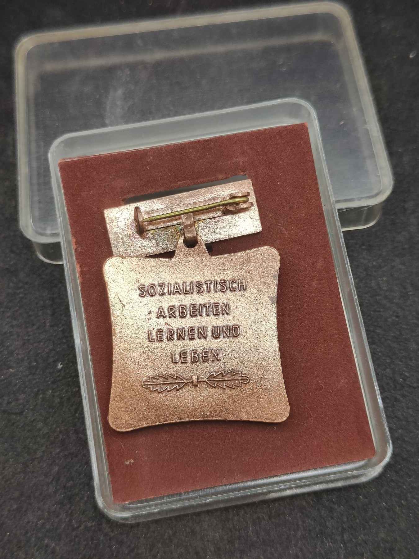 全场0元起拍 第139期 咸鱼国勋章拍卖专场 3月17日（周日）下午6：00开始 稀有 东德早期劳动奖章 早期珐琅上挂