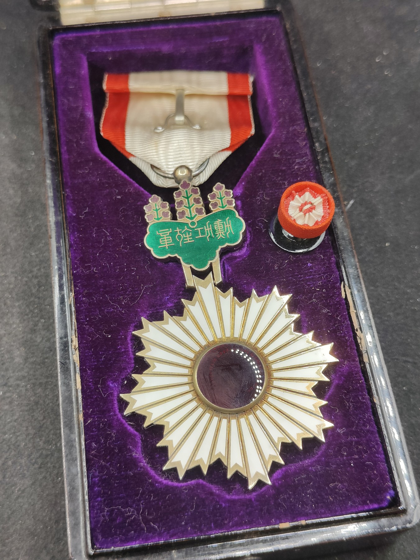 全场0元起拍 第139期 咸鱼国勋章拍卖专场 3月17日（周日）下午6：00开始 鎏金完美品 日本明治四等旭日章银制带盒略